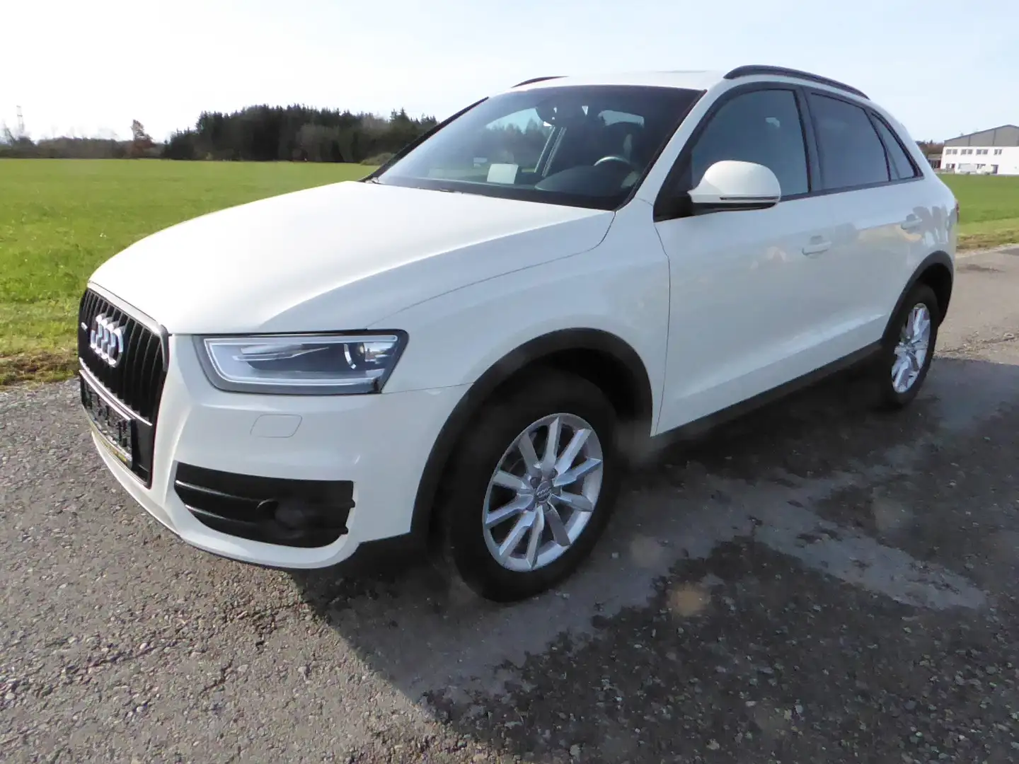 Audi Q3 2.0 TFSI quattro,Xenon,SHZ,Klimaauto,PDC,Panorama Weiß - 1
