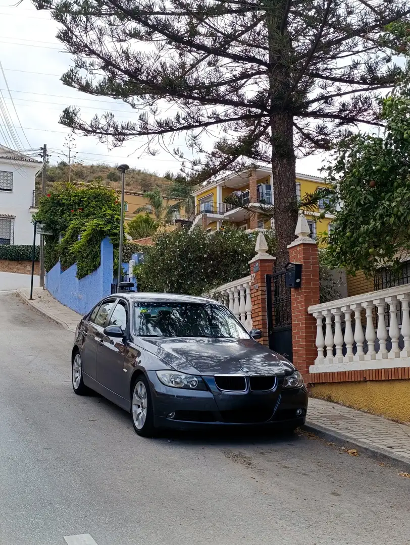 BMW 320 320d Aut. - 1