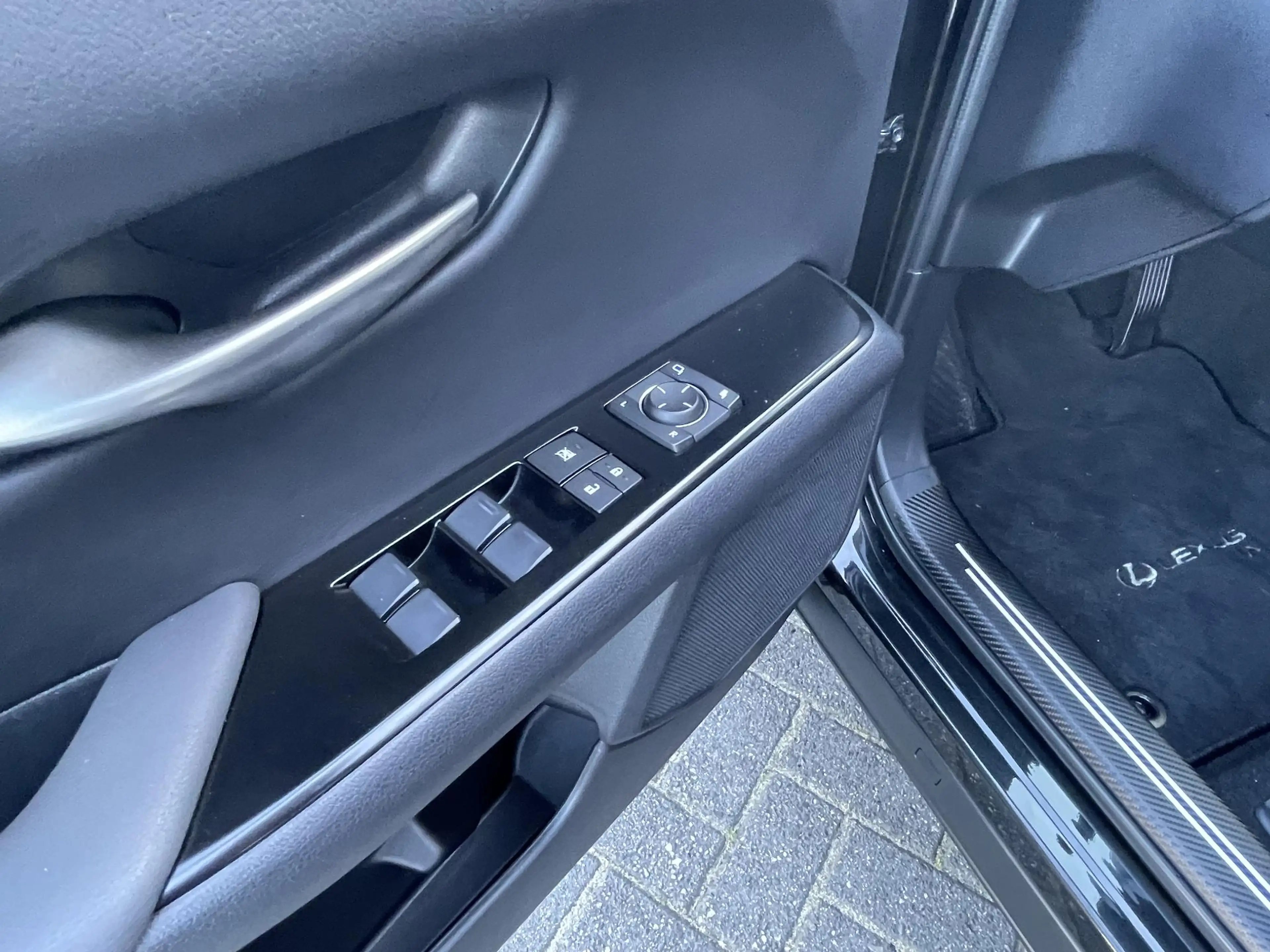 Lexus UX 250h Luxury Line | Stoelverwarming | Parkeersensoren V+ — photo 6