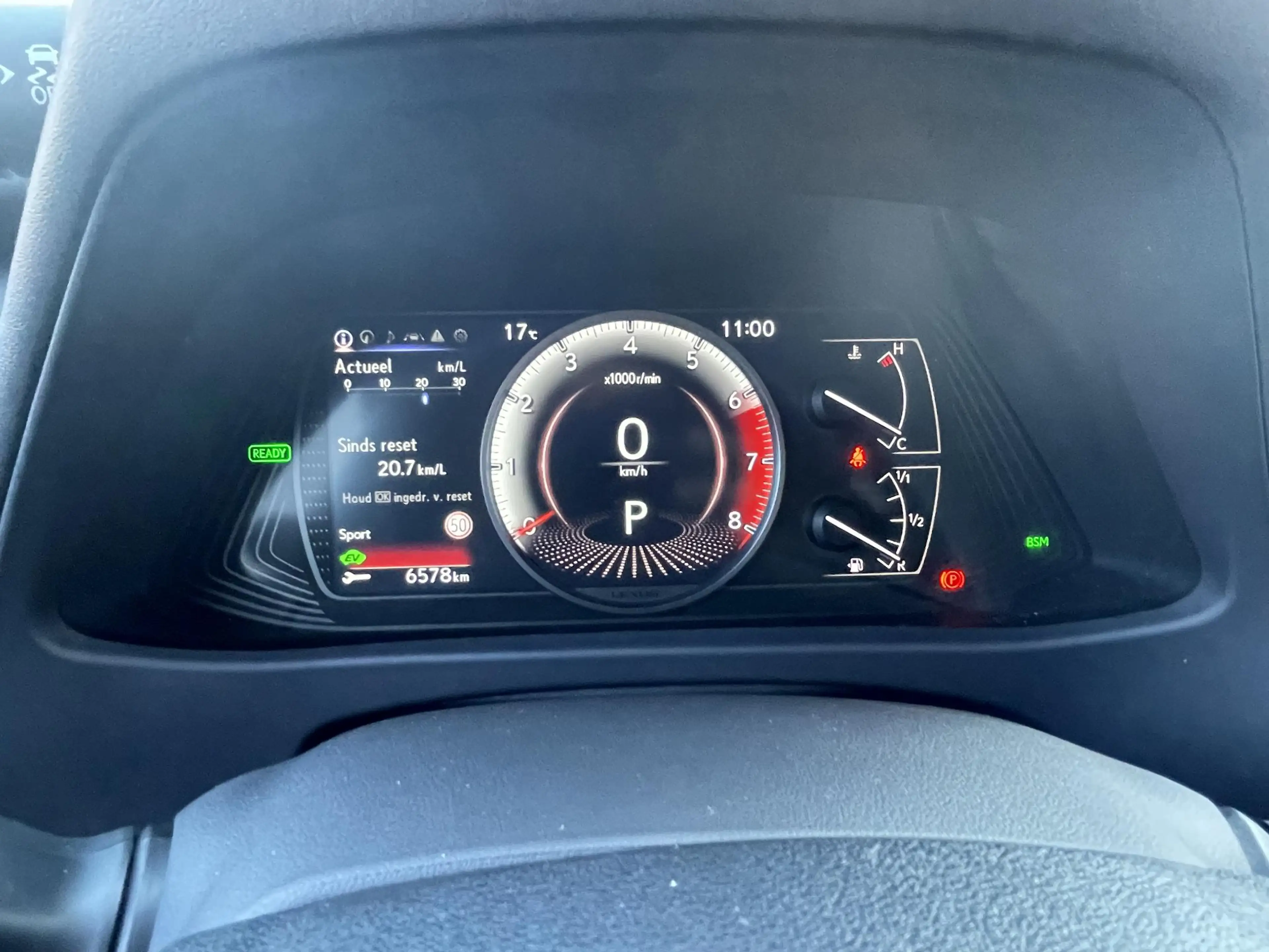 Lexus UX 250h Luxury Line | Stoelverwarming | Parkeersensoren V+ — photo 10