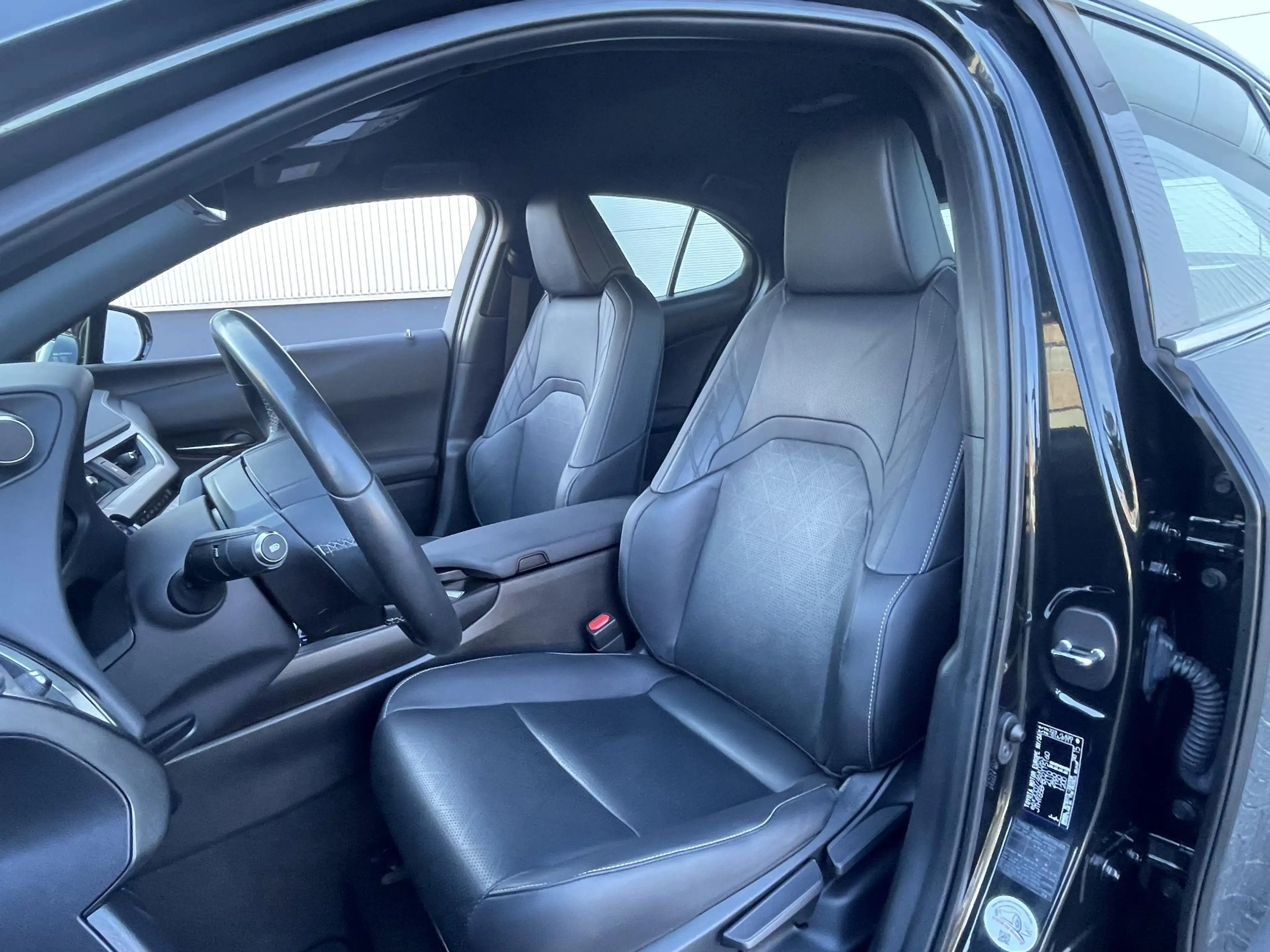 Lexus UX 250h Luxury Line | Stoelverwarming | Parkeersensoren V+ — photo 3
