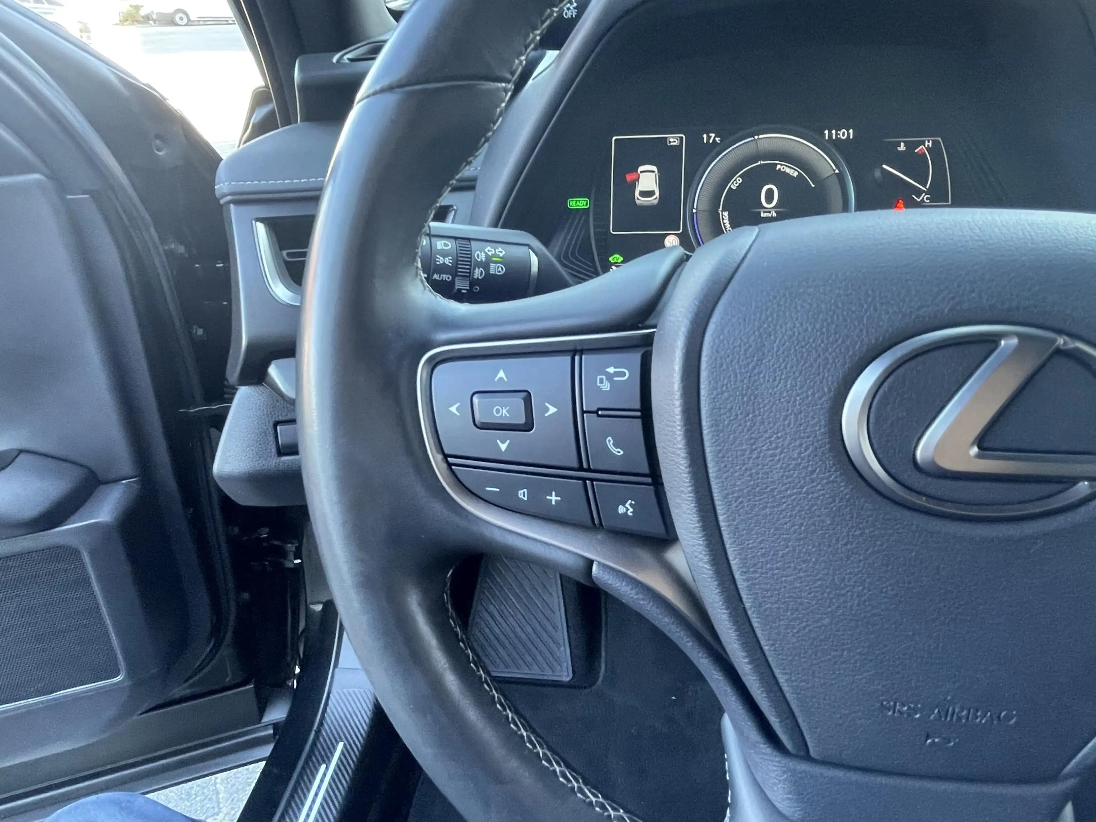 Lexus UX 250h Luxury Line | Stoelverwarming | Parkeersensoren V+ — photo 12
