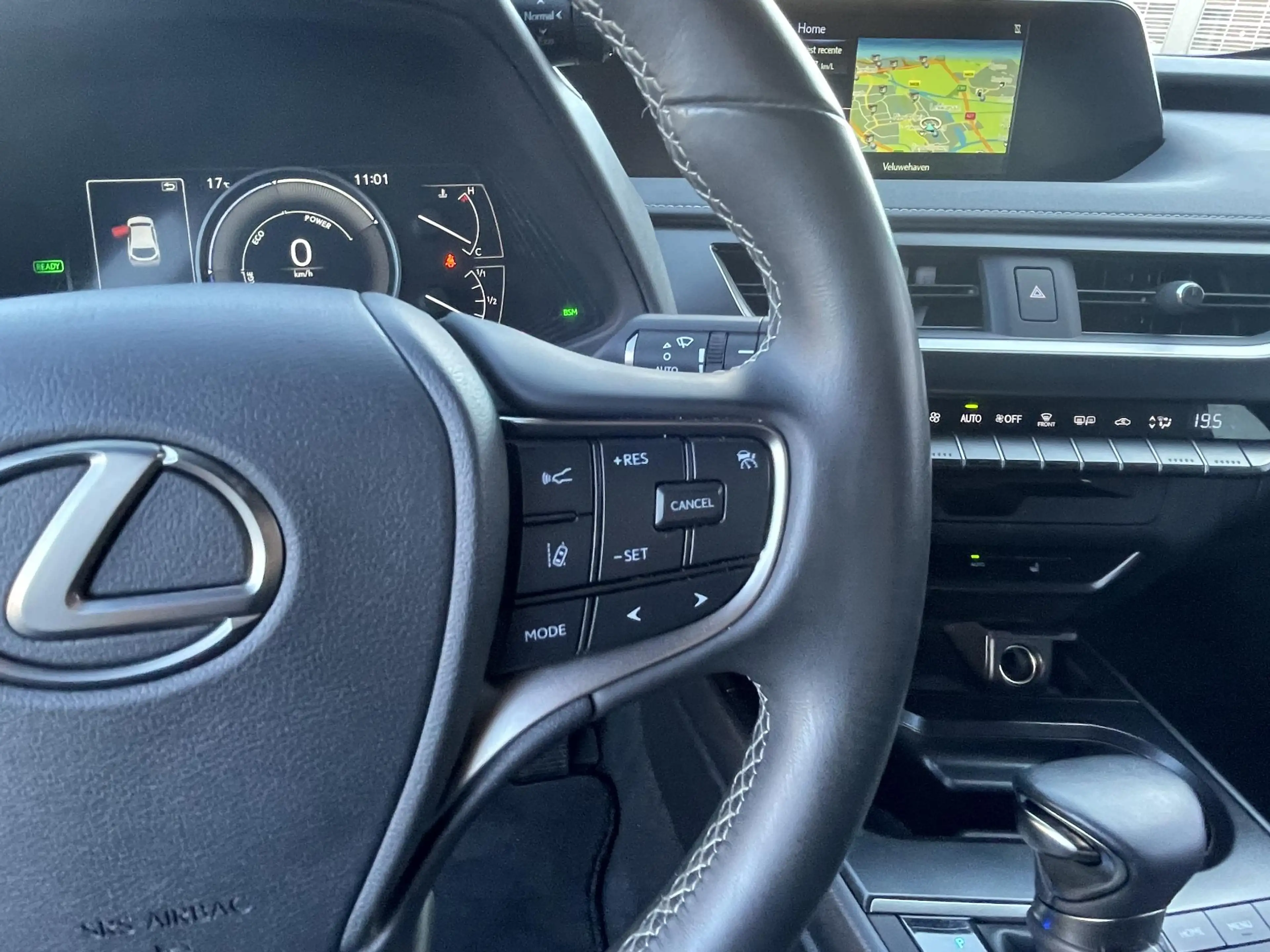 Lexus UX 250h Luxury Line | Stoelverwarming | Parkeersensoren V+ — photo 13