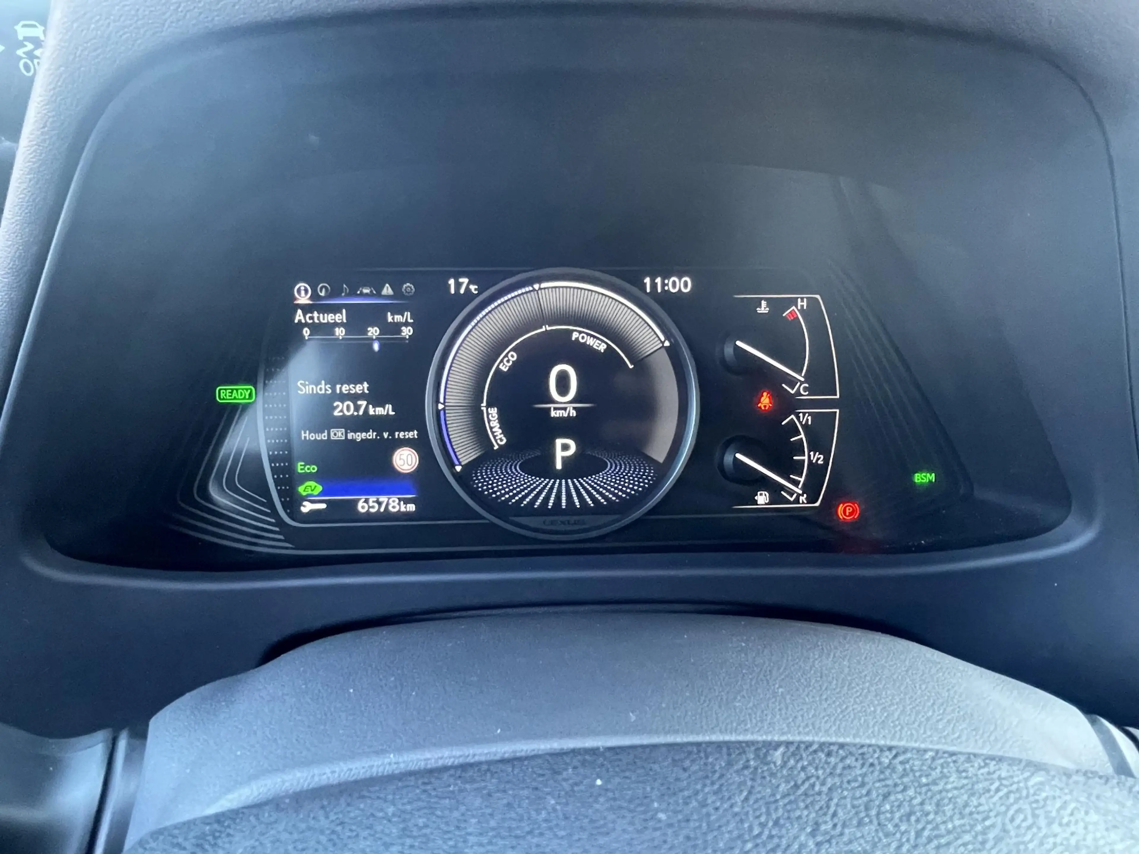 Lexus UX 250h Luxury Line | Stoelverwarming | Parkeersensoren V+ — photo 9