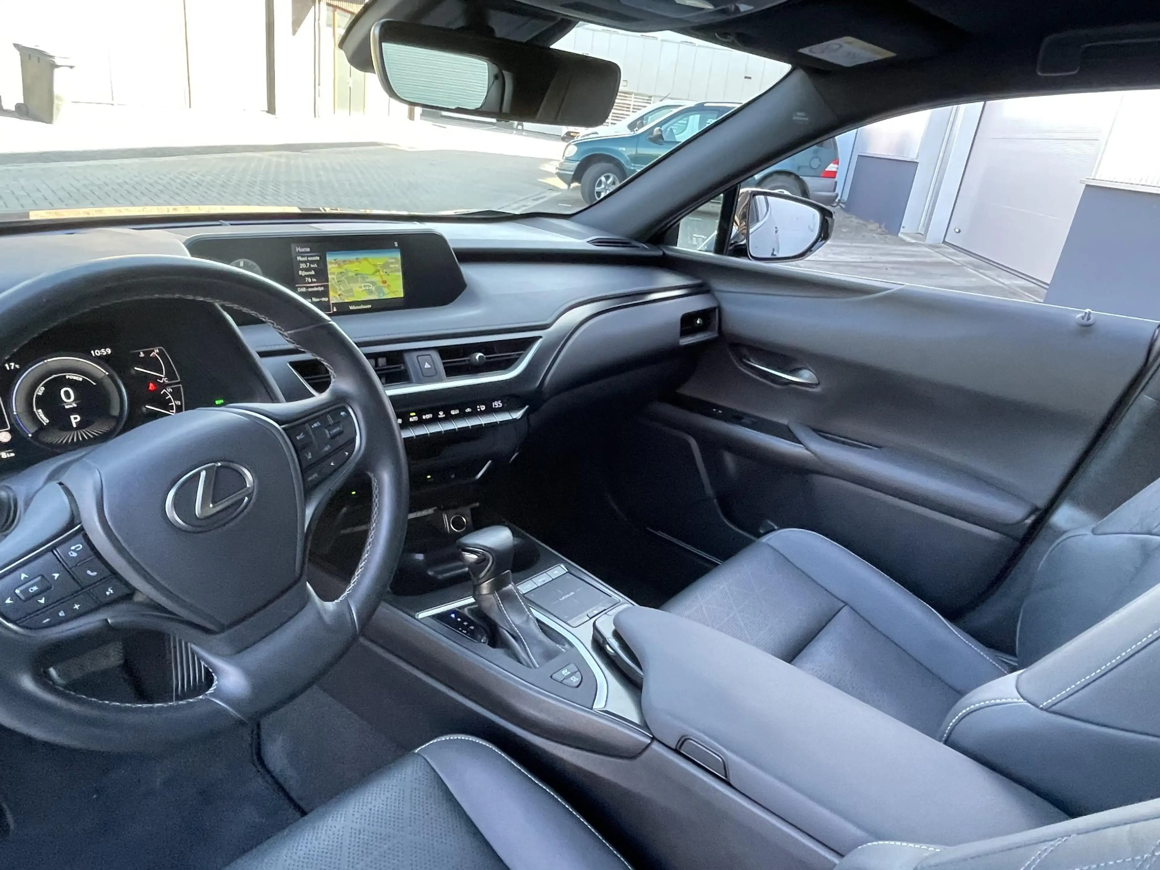 Lexus UX 250h Luxury Line | Stoelverwarming | Parkeersensoren V+ — photo 4