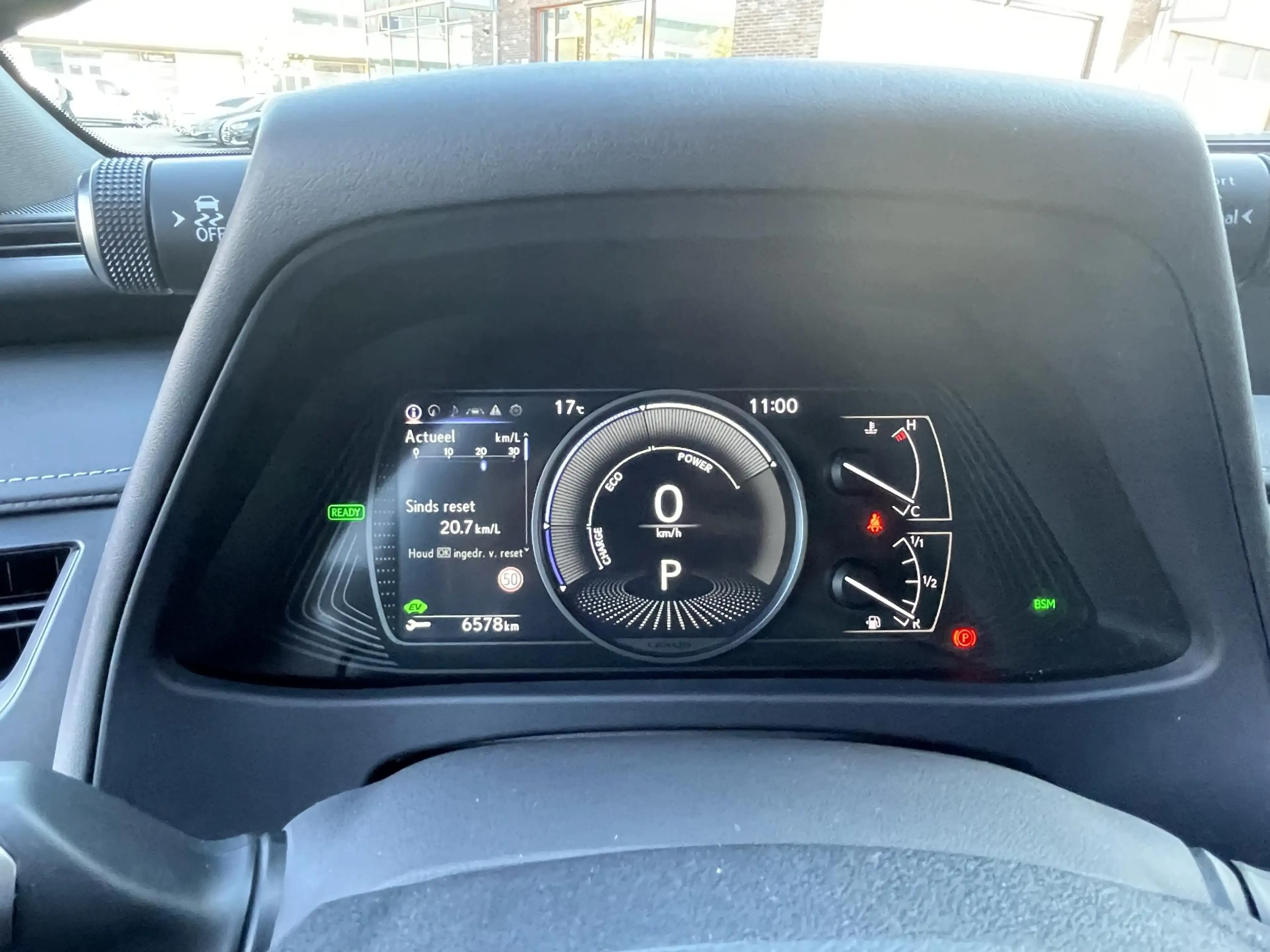 Lexus UX 250h Luxury Line | Stoelverwarming | Parkeersensoren V+ — photo 11