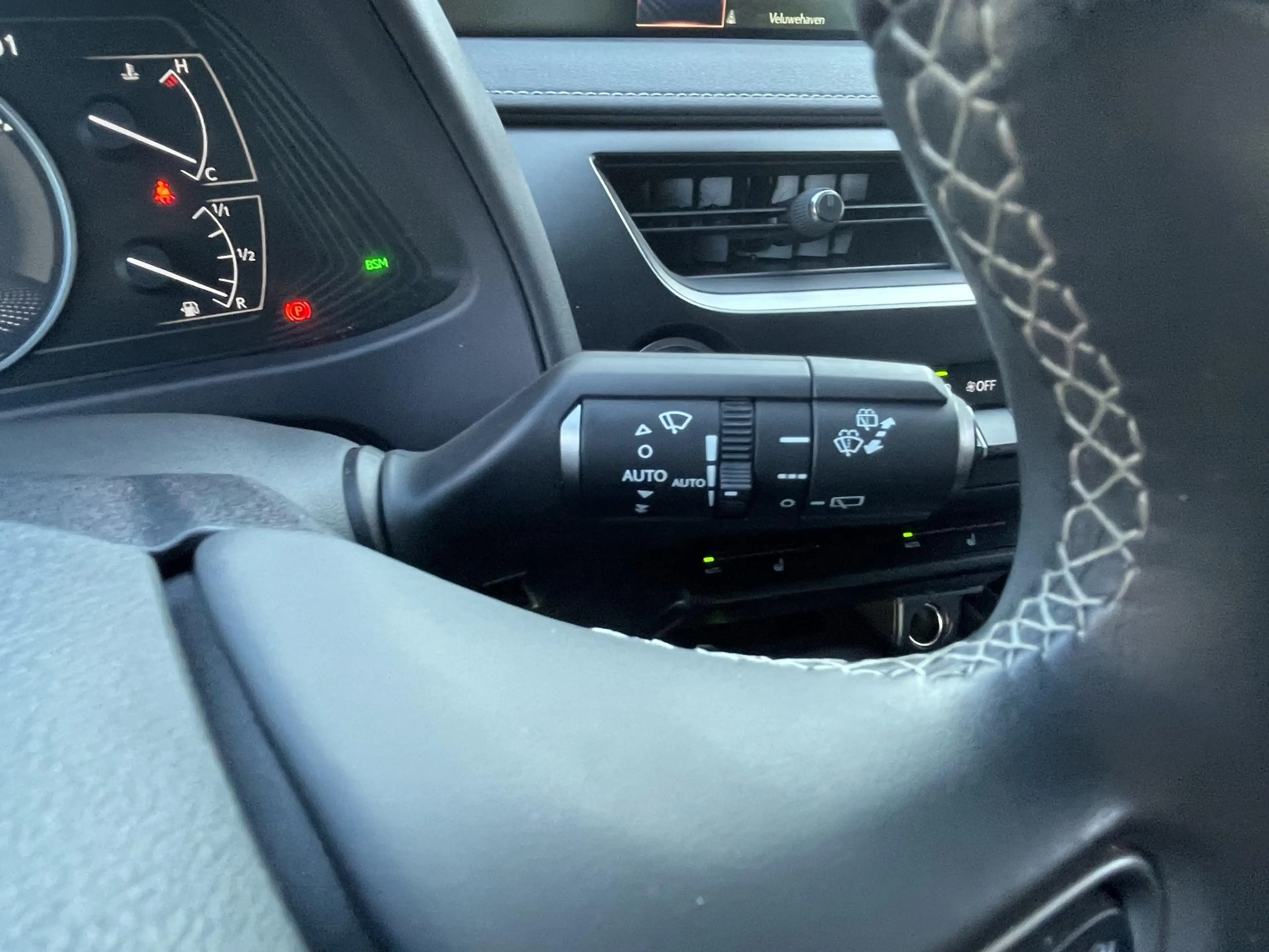 Lexus UX 250h Luxury Line | Stoelverwarming | Parkeersensoren V+ — photo 15