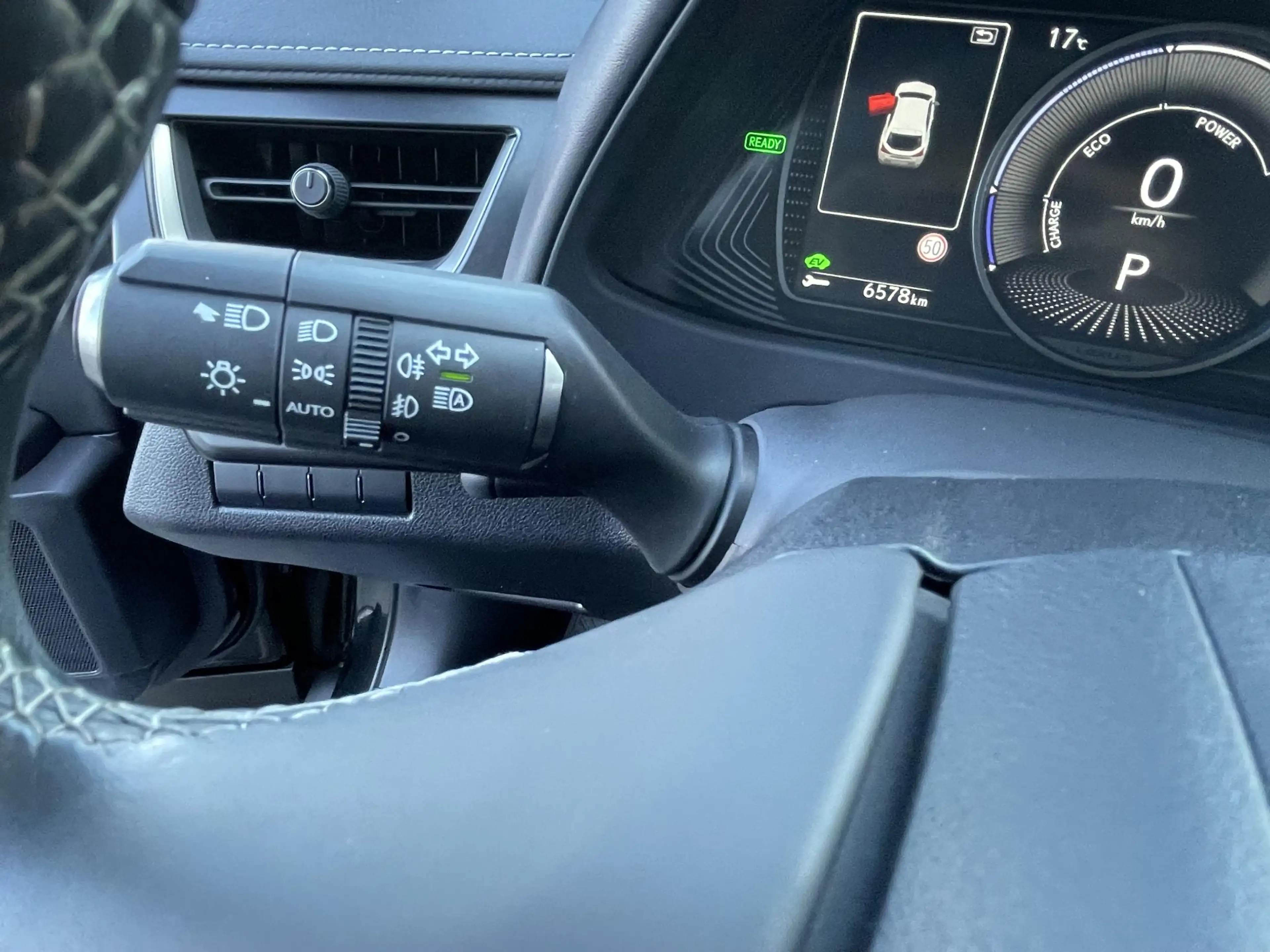 Lexus UX 250h Luxury Line | Stoelverwarming | Parkeersensoren V+ — photo 14