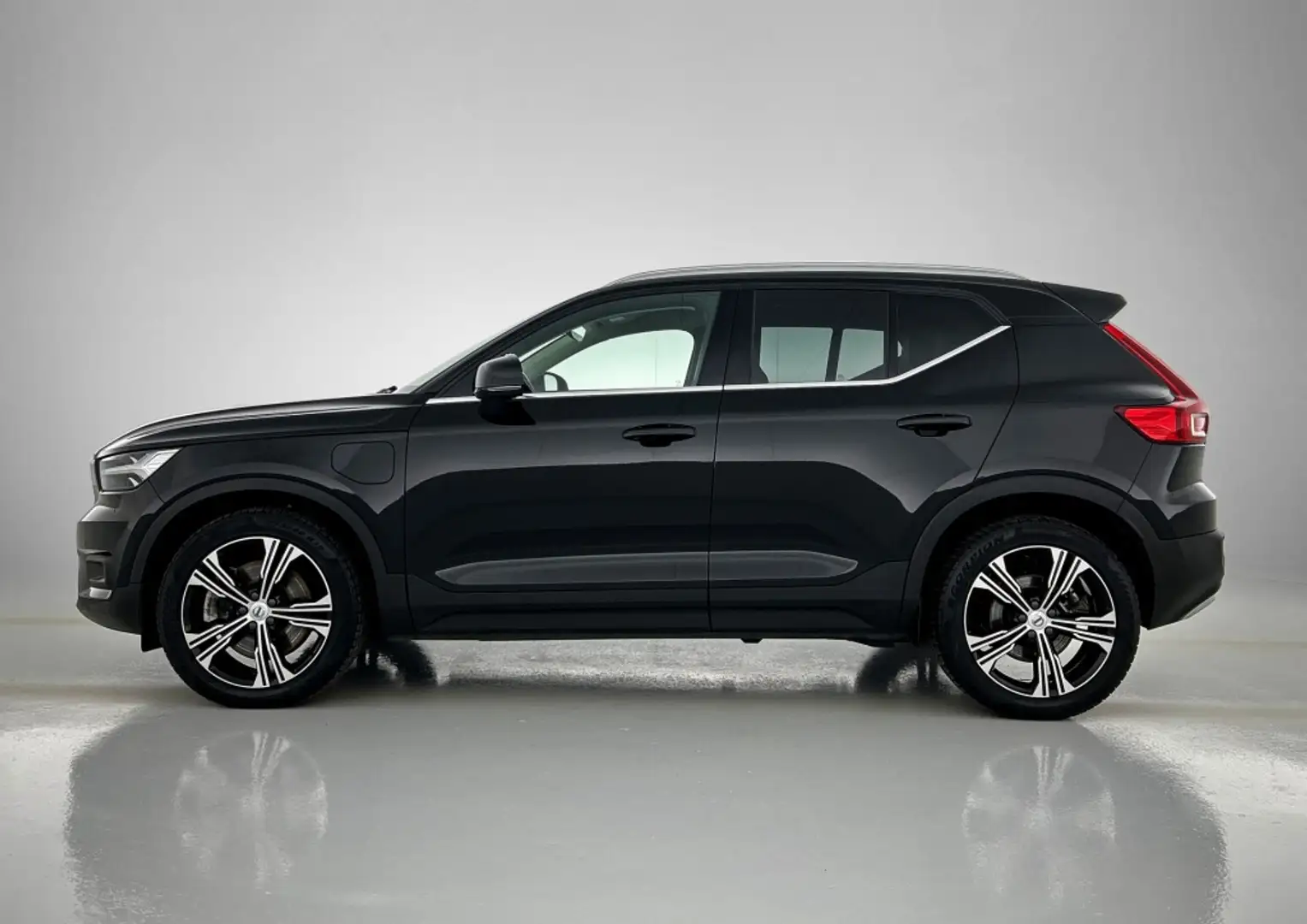 Volvo XC40 1.5 T4 Recharge Inscription Negro - 2