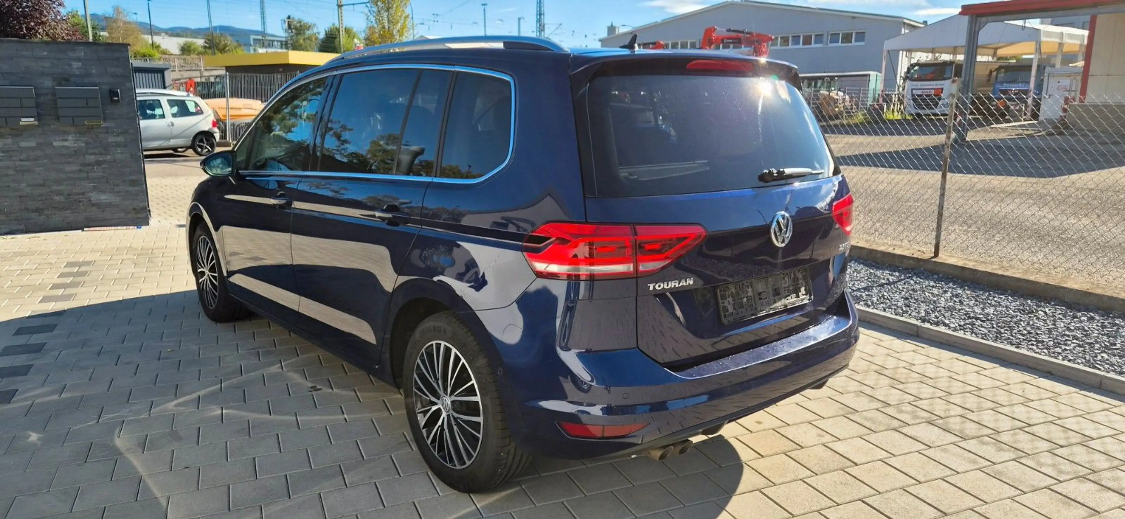 Volkswagen Touran 2.0 TDI Highline ACC Pano LED AHK — photo 7