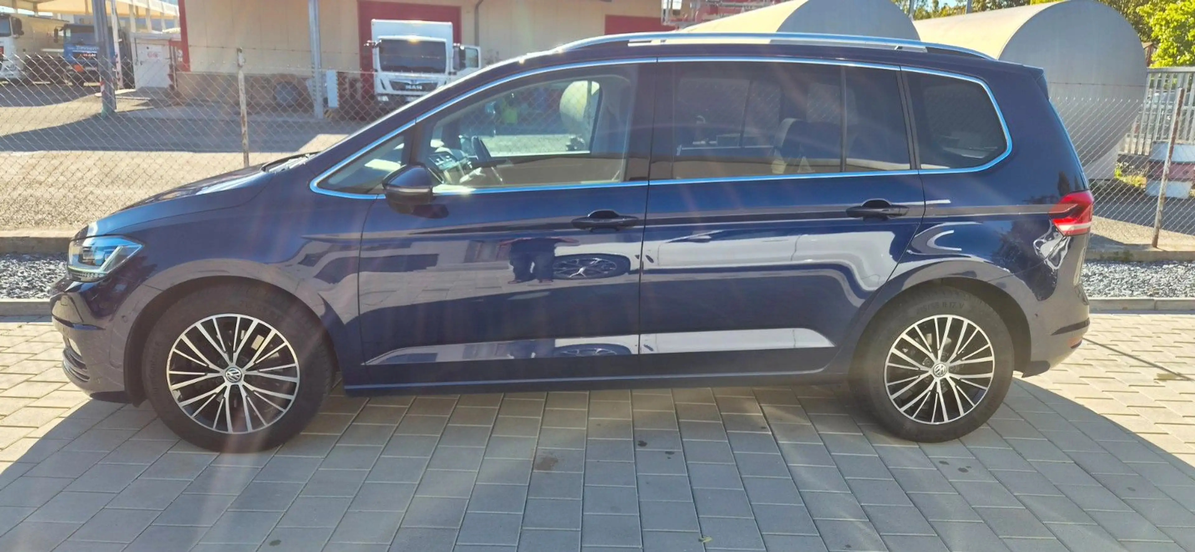 Volkswagen Touran 2.0 TDI Highline ACC Pano LED AHK — photo 8