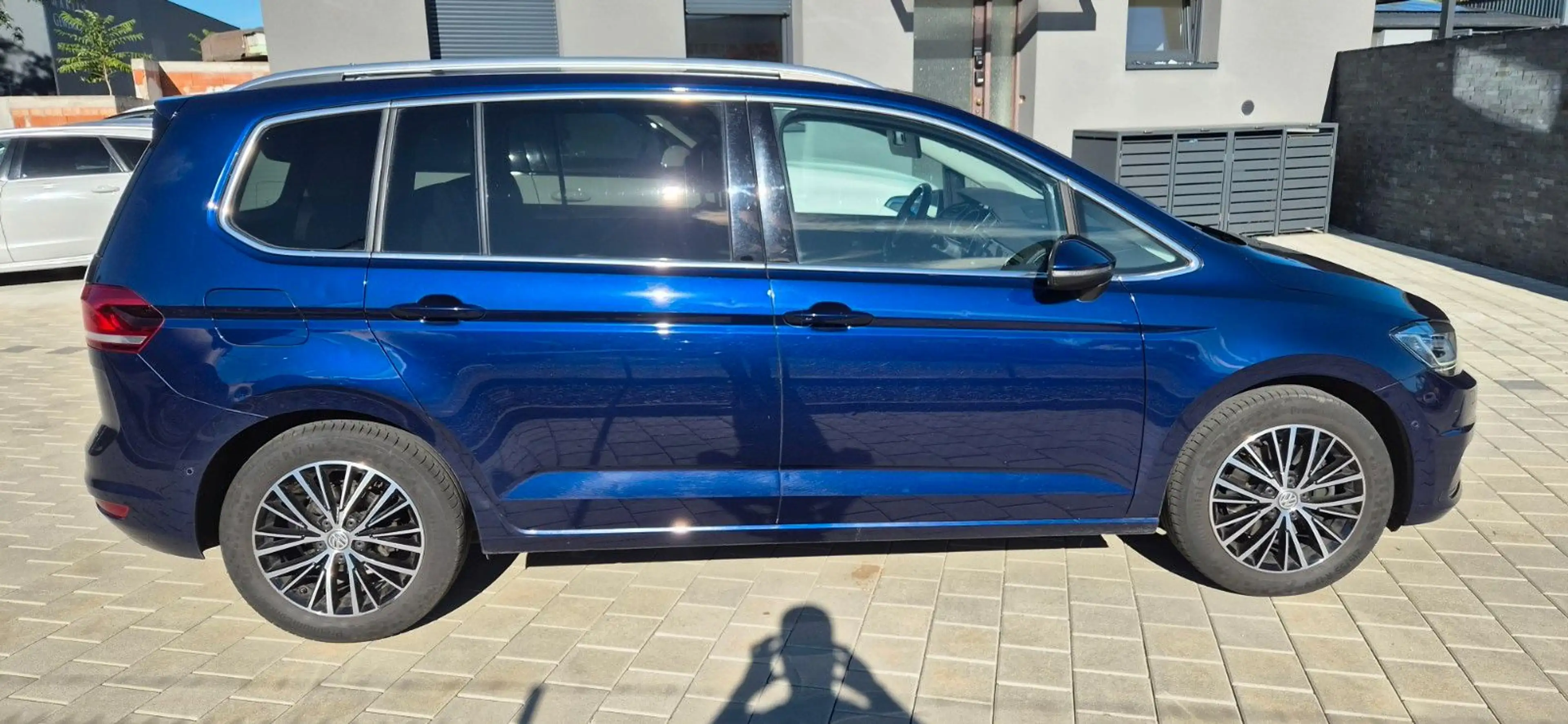 Volkswagen Touran 2.0 TDI Highline ACC Pano LED AHK — photo 4