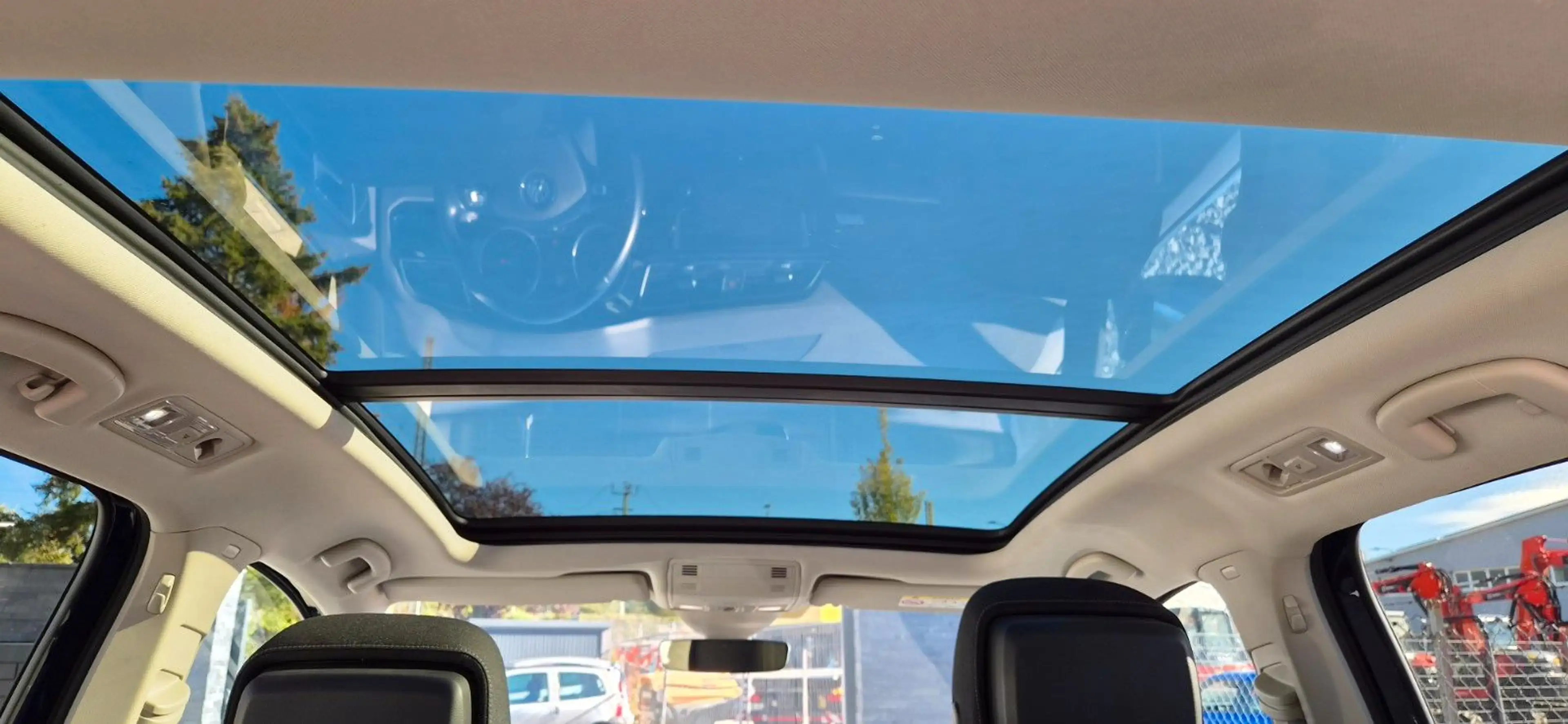 Volkswagen Touran 2.0 TDI Highline ACC Pano LED AHK — photo 13