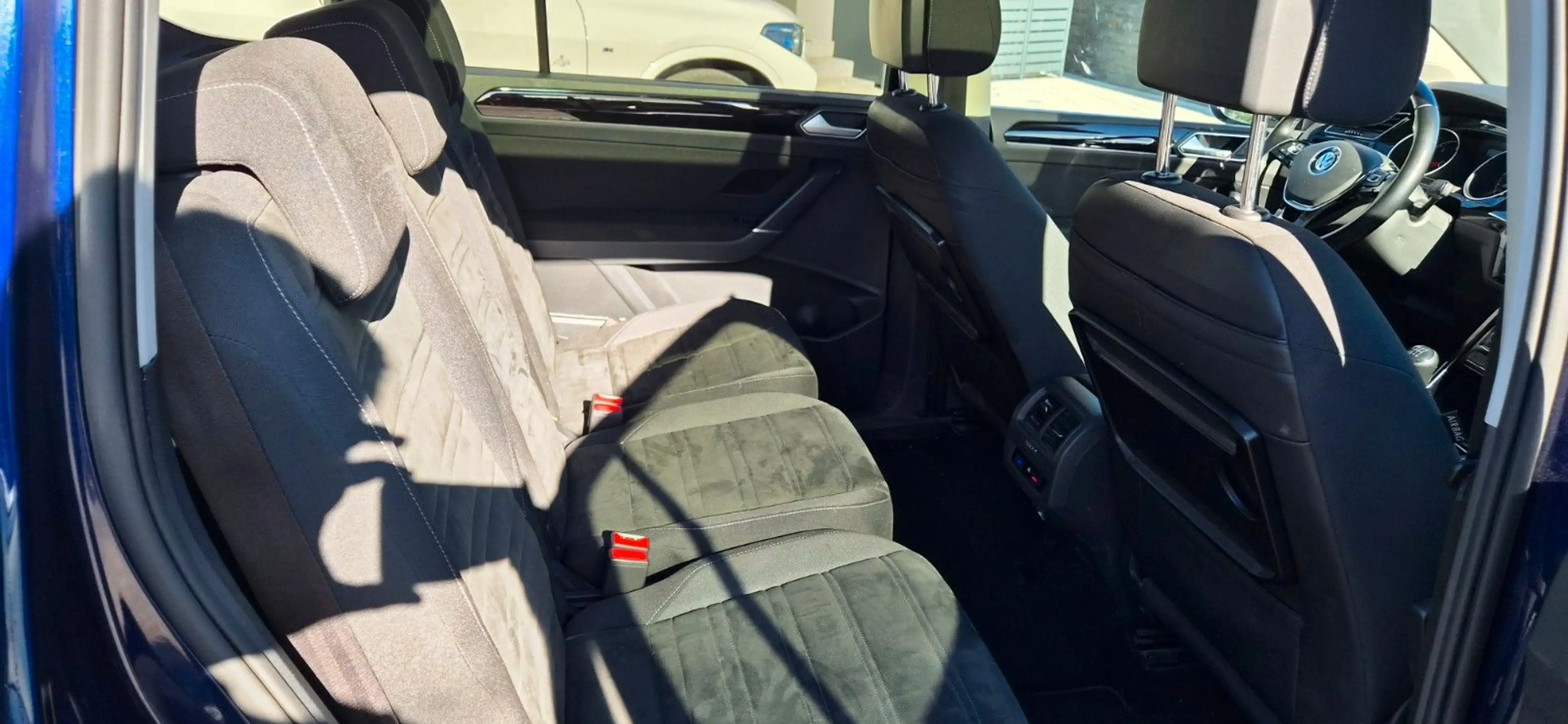 Volkswagen Touran 2.0 TDI Highline ACC Pano LED AHK — photo 12