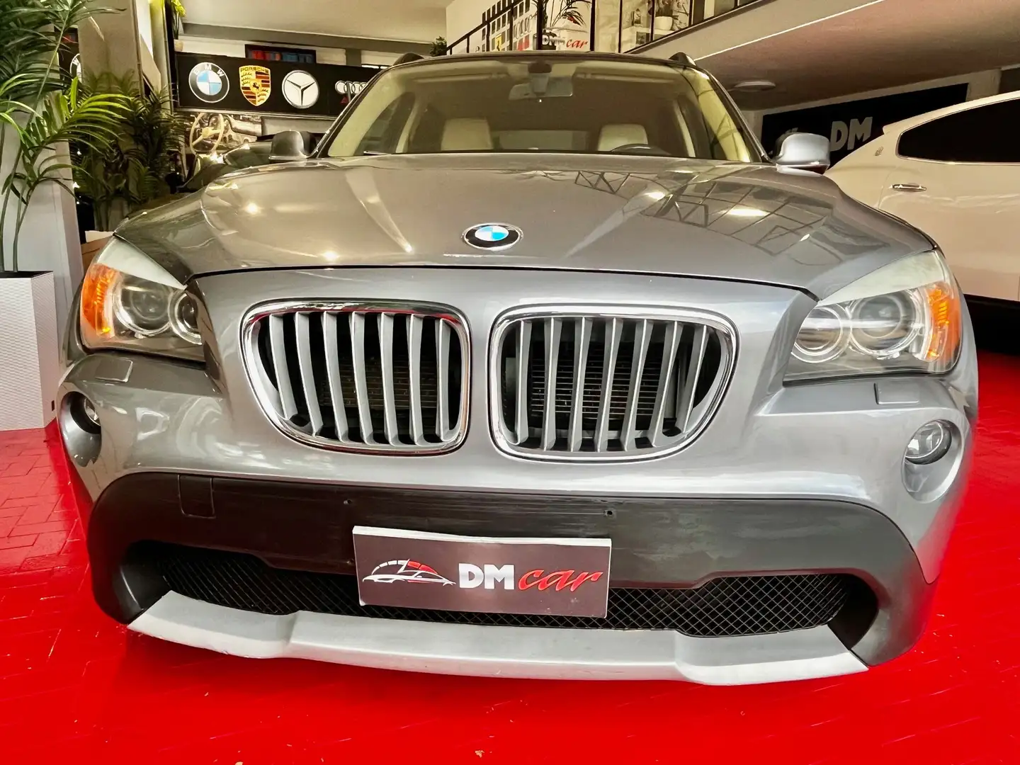 BMW X1 X-DRIVE 23d 204CV Futura AUTO PELLE CERCHI XENO Gris - 2