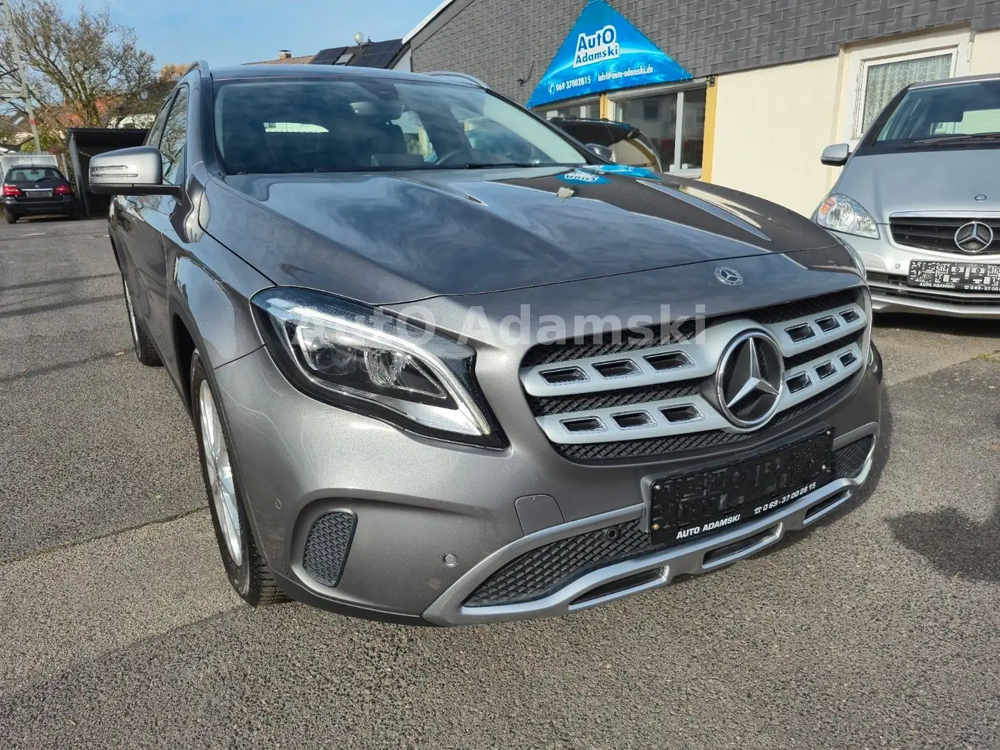Mercedes-Benz GLA 200 7G-DCT 1. Hand Urban LED 40tkm AHK Grau - 2