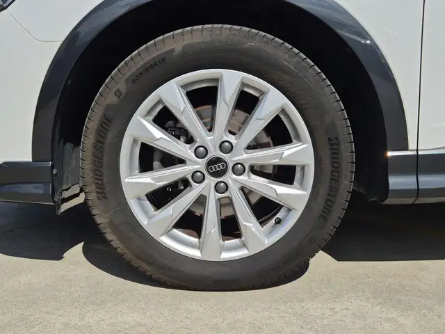 Audi Q3 view 13
