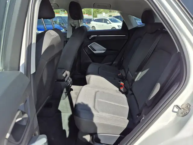 Audi Q3 view 7