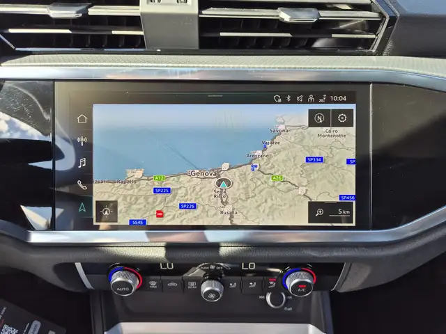 Audi Q3 view 11