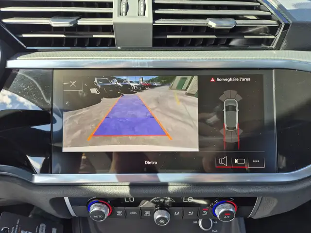 Audi Q3 view 15