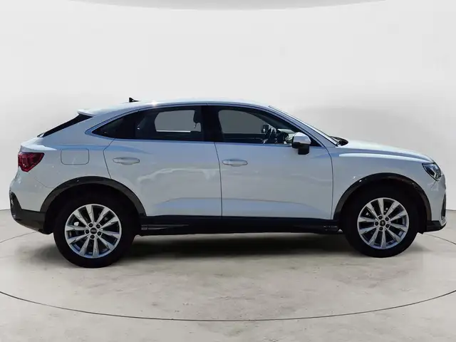 Audi Q3 view 5