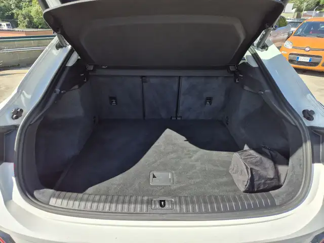 Audi Q3 view 12