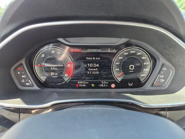 Audi Q3 view 14