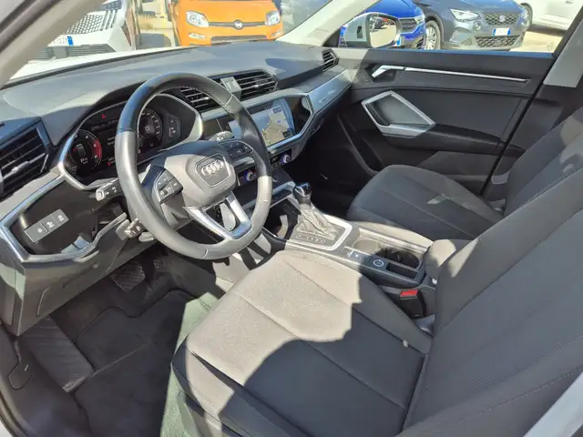 Audi Q3 view 6