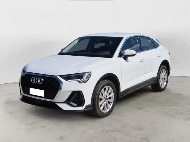 Audi Q3 main image