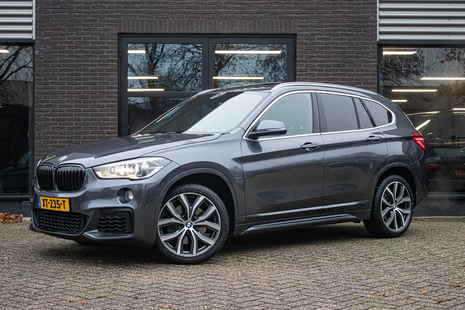 BMW X1 F48 sDrive20i M Sport High Executive / Head-Up / P Gris - 2