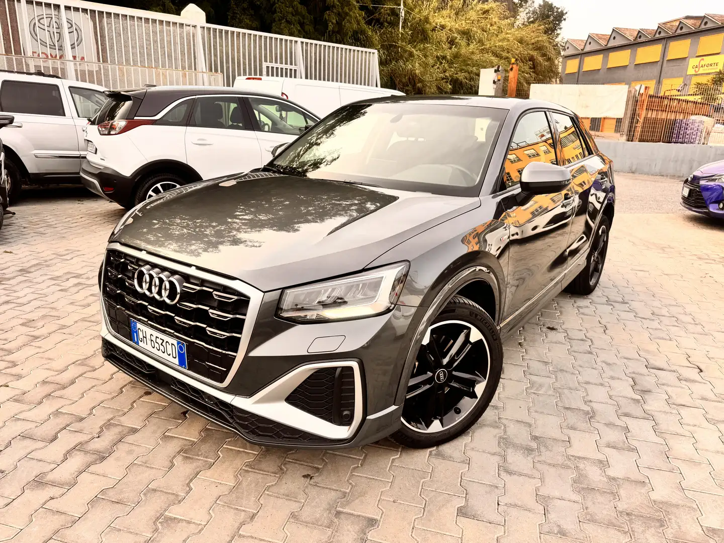 Audi Q2 2.0 TDI S LINE 150 CV AUTOMATICO Grigio - 1