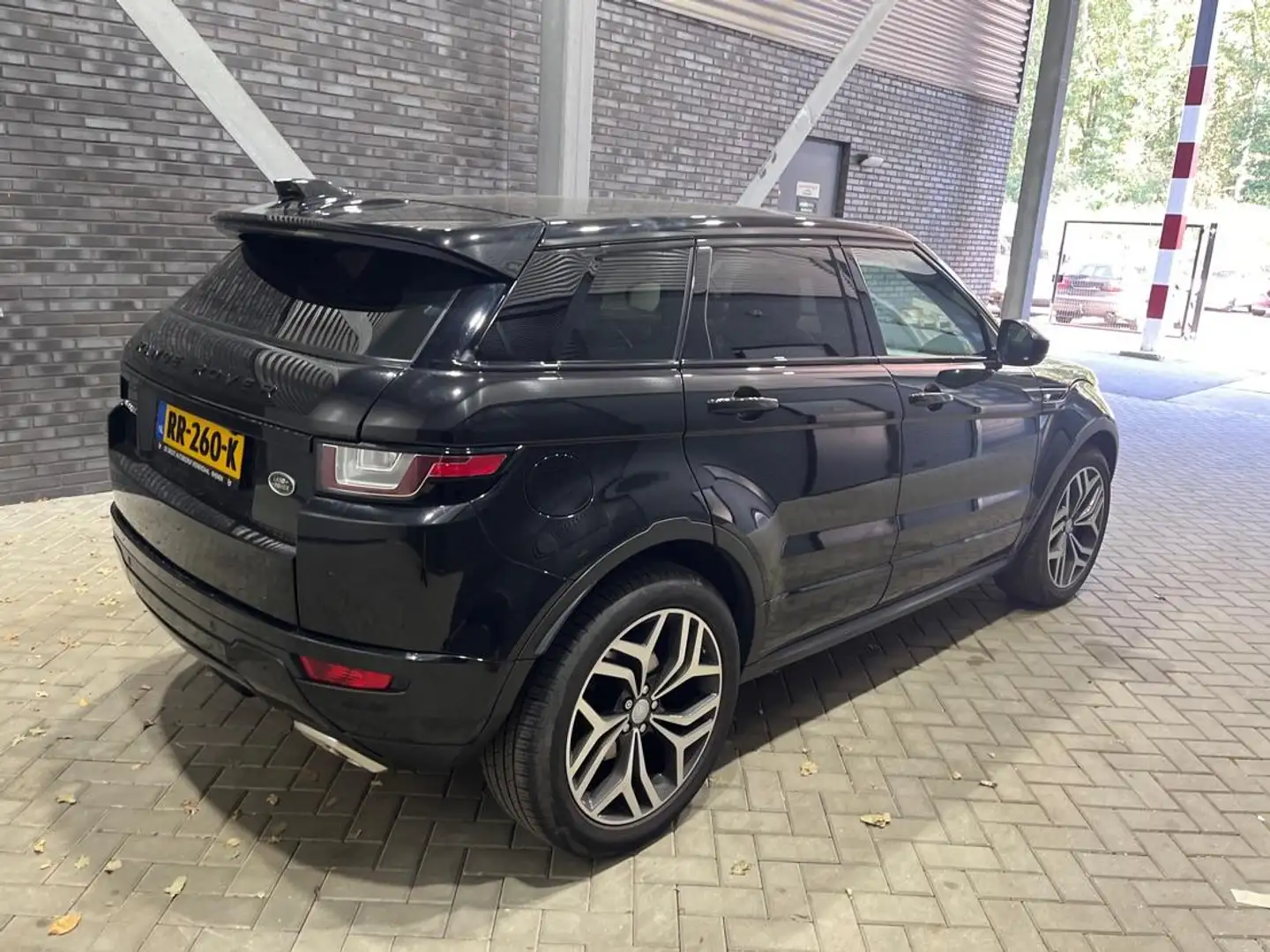 Land Rover Range Rover Evoque 2.0 TD4 HSE | Automaat | Panoramadak | Getint Glas Nero - 2