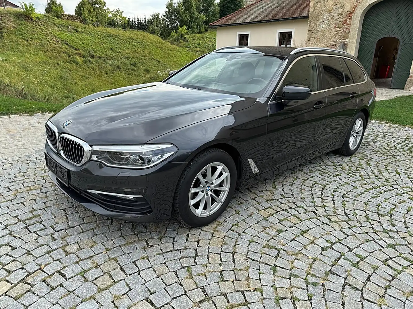 BMW Sonstige 5er-Reihe 5er - 520 d xDrive Touring G31 Grau - 2