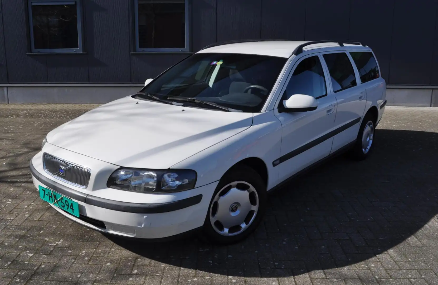 Volvo V70 2.4 Comfort Line, netto € 4.950, nwe koppeling & d Blanc - 1