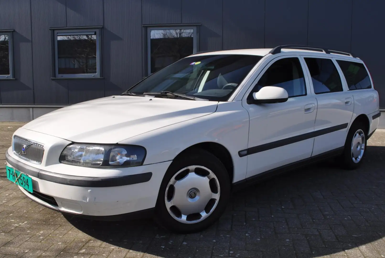 Volvo V70 2.4 Comfort Line, netto € 4.950, nwe koppeling & d Blanc - 2