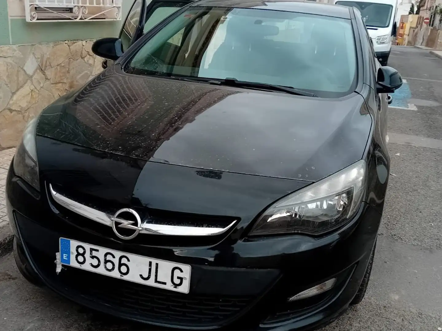 Opel Astra 1.6CDTi Excellence 110 Negro - 1