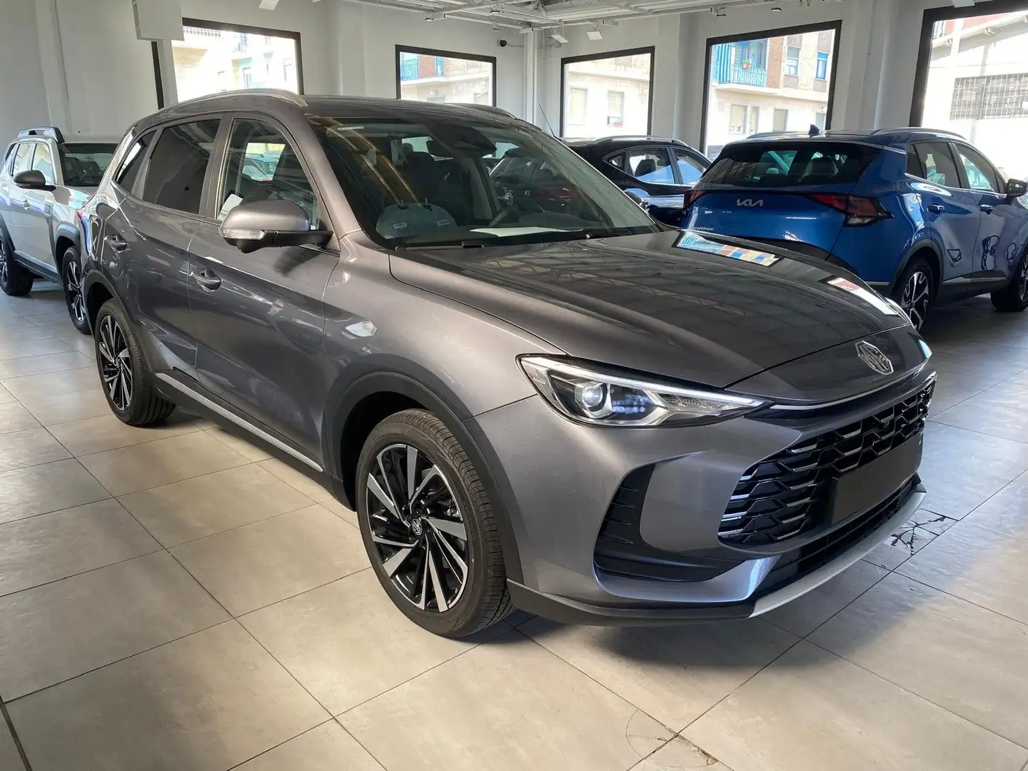 MG ZS 1.5 hybrid Luxury auto KM0 09/2025 Grau - 1