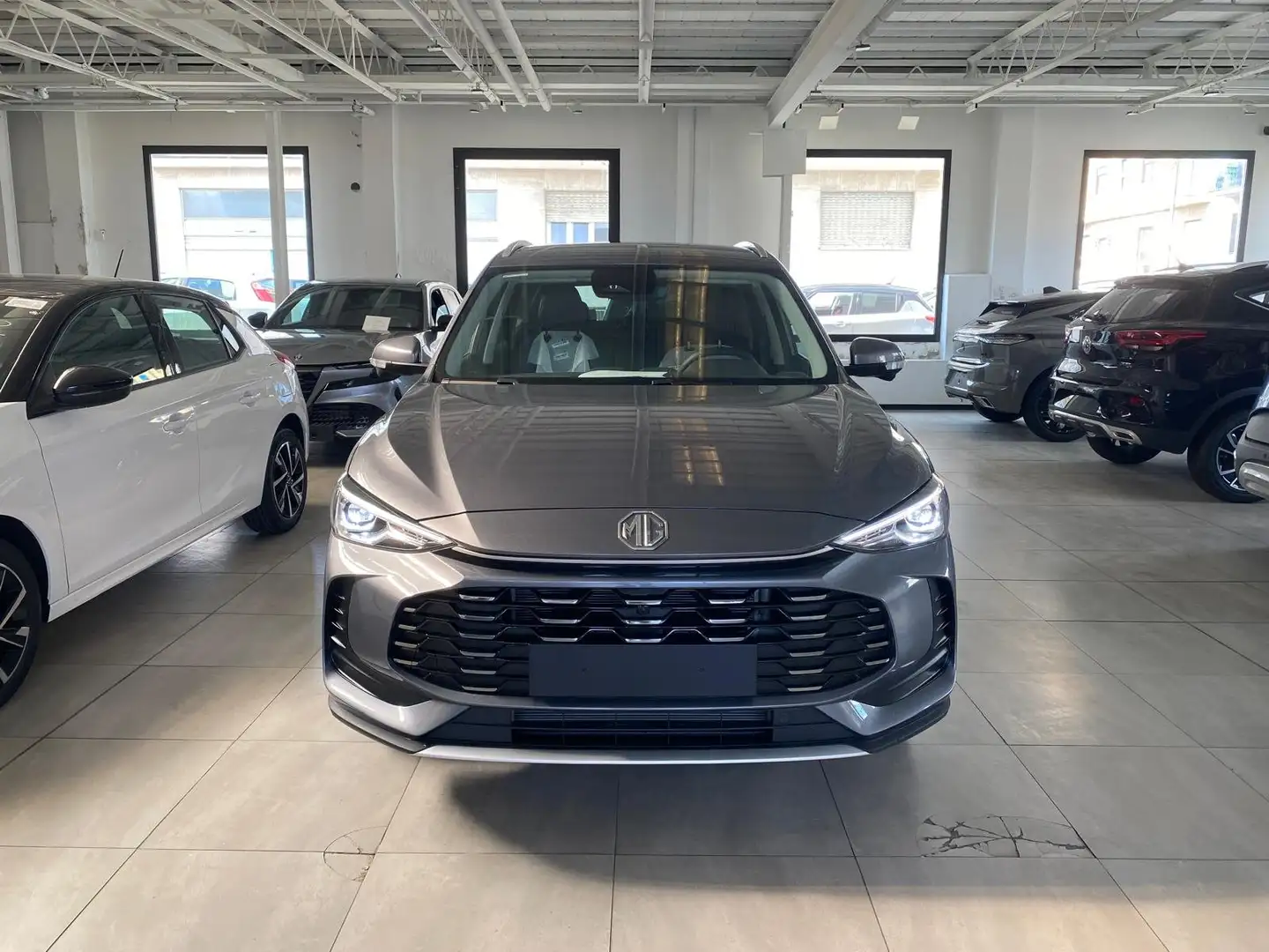 MG ZS 1.5 hybrid Luxury auto KM0 09/2025 Grau - 2