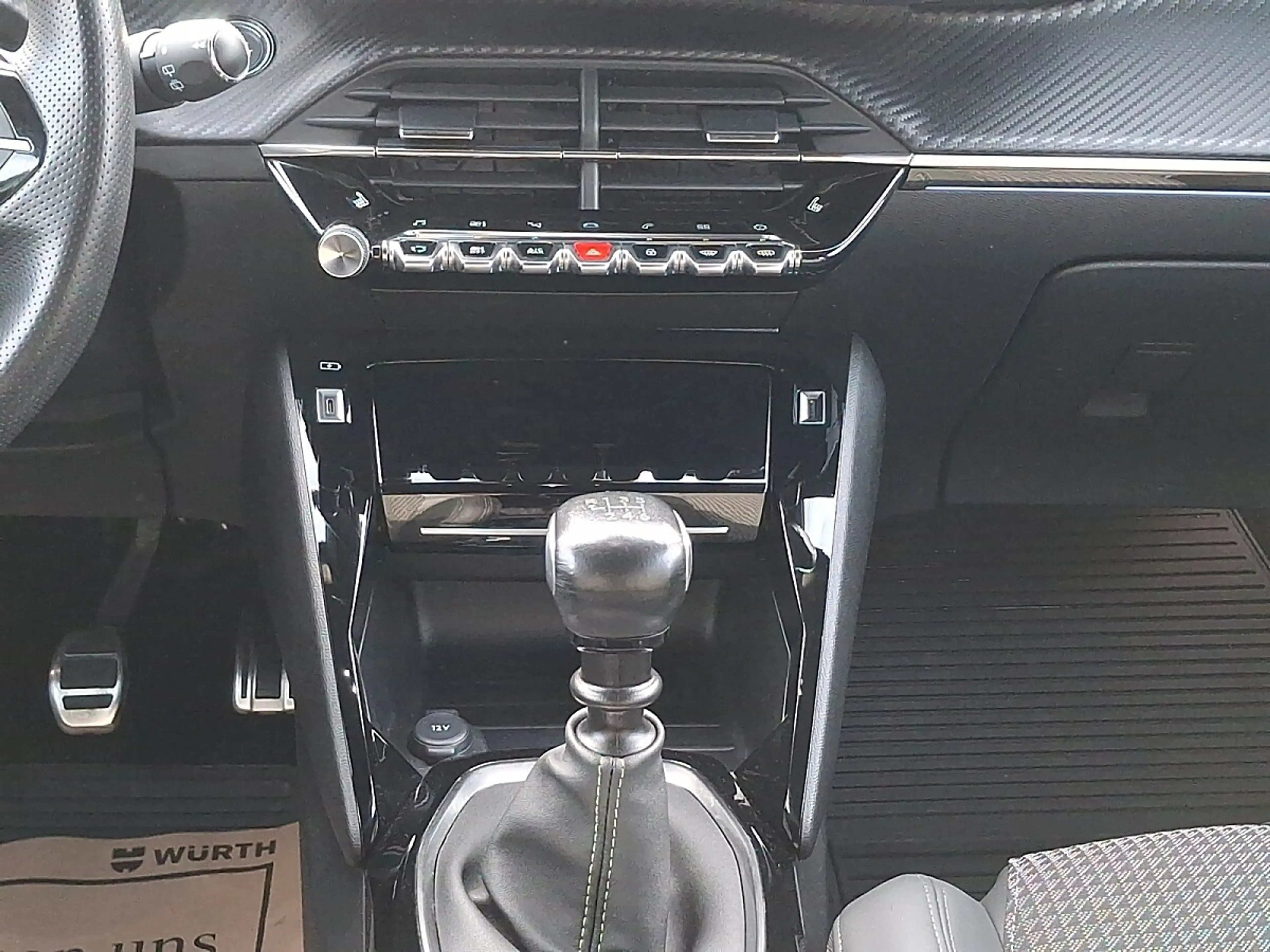 Peugeot 2008 BlueHDi 110 S&S GT 6-Gang-Manuell — photo 13