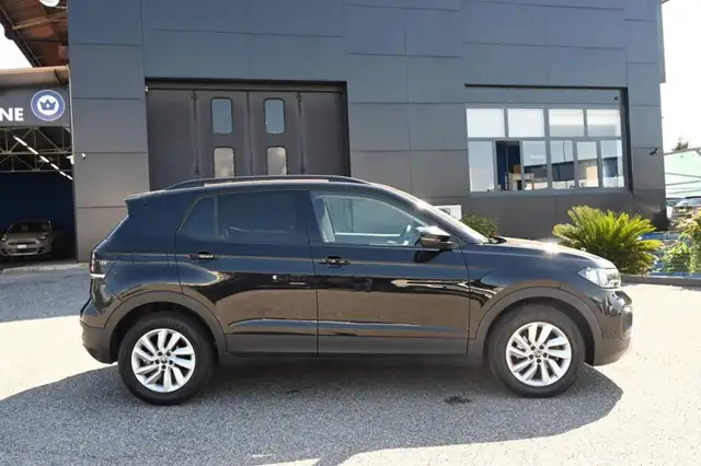 Volkswagen T-Cross view 4