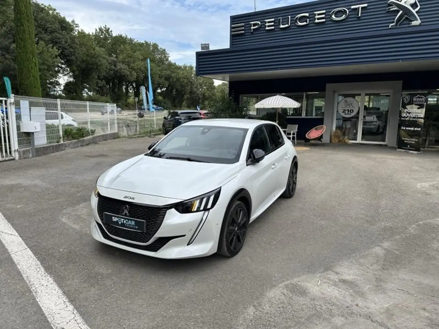Peugeot 208 1.2 PureTech 100ch S\u0026S GT Pack Blanc - 1