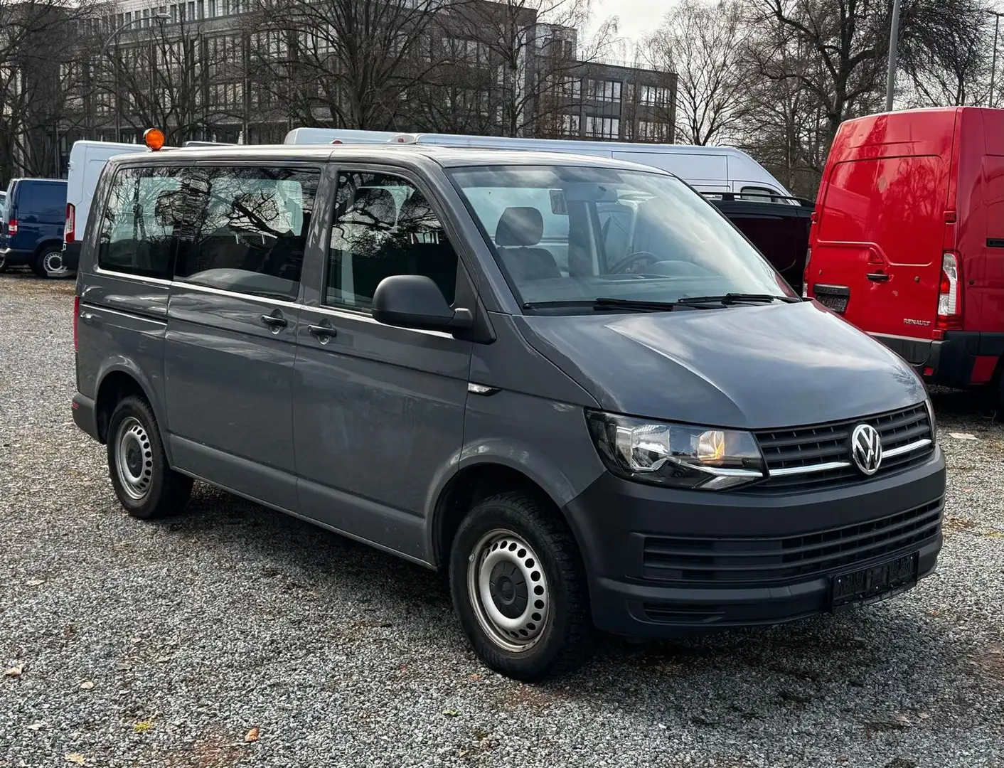 Volkswagen T6 Transporter 9. Sitzer Gris - 2