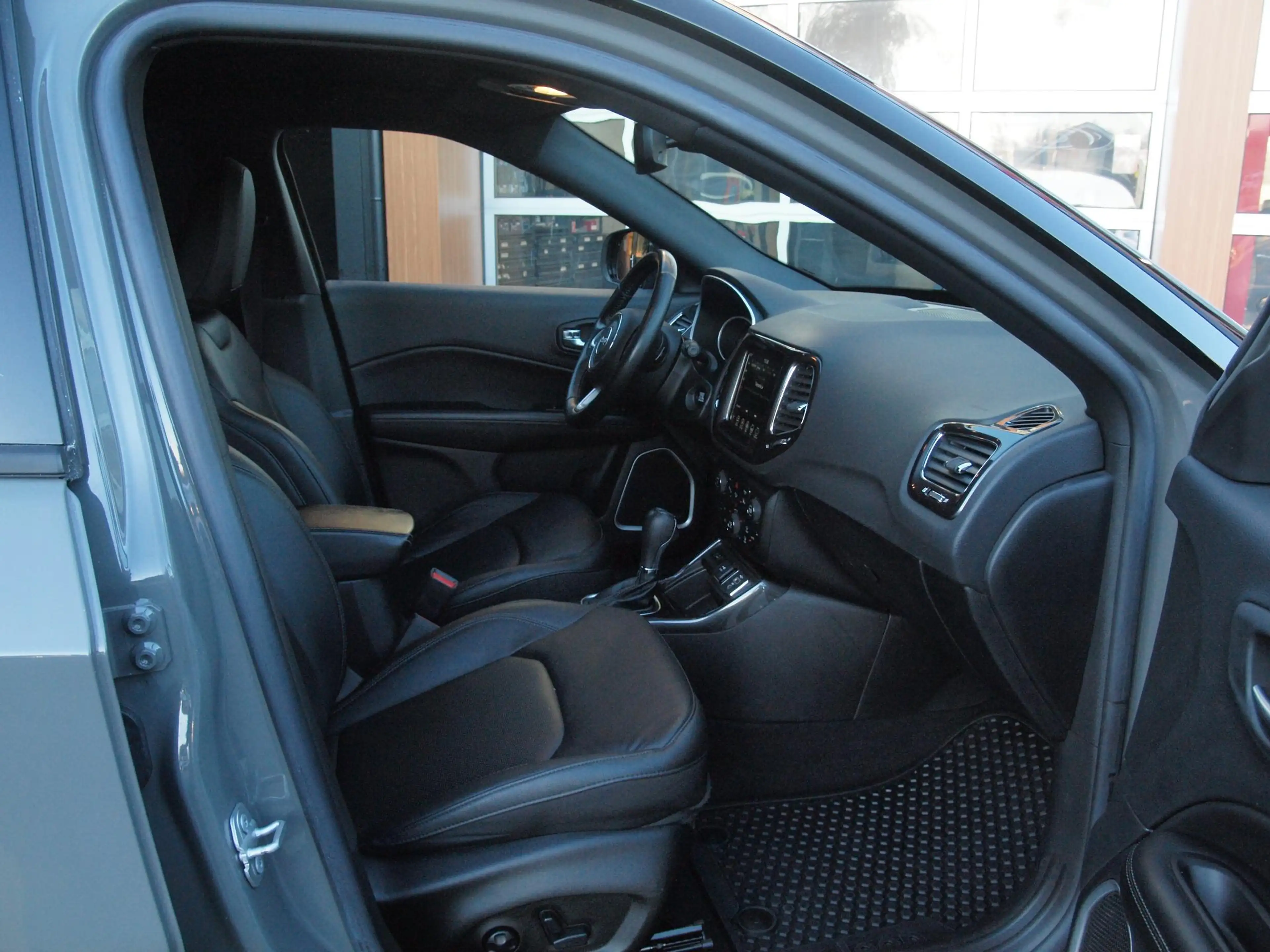 Jeep Compass 1.3T S | Camera | Cruise Control | Alpine Audio | — photo 10