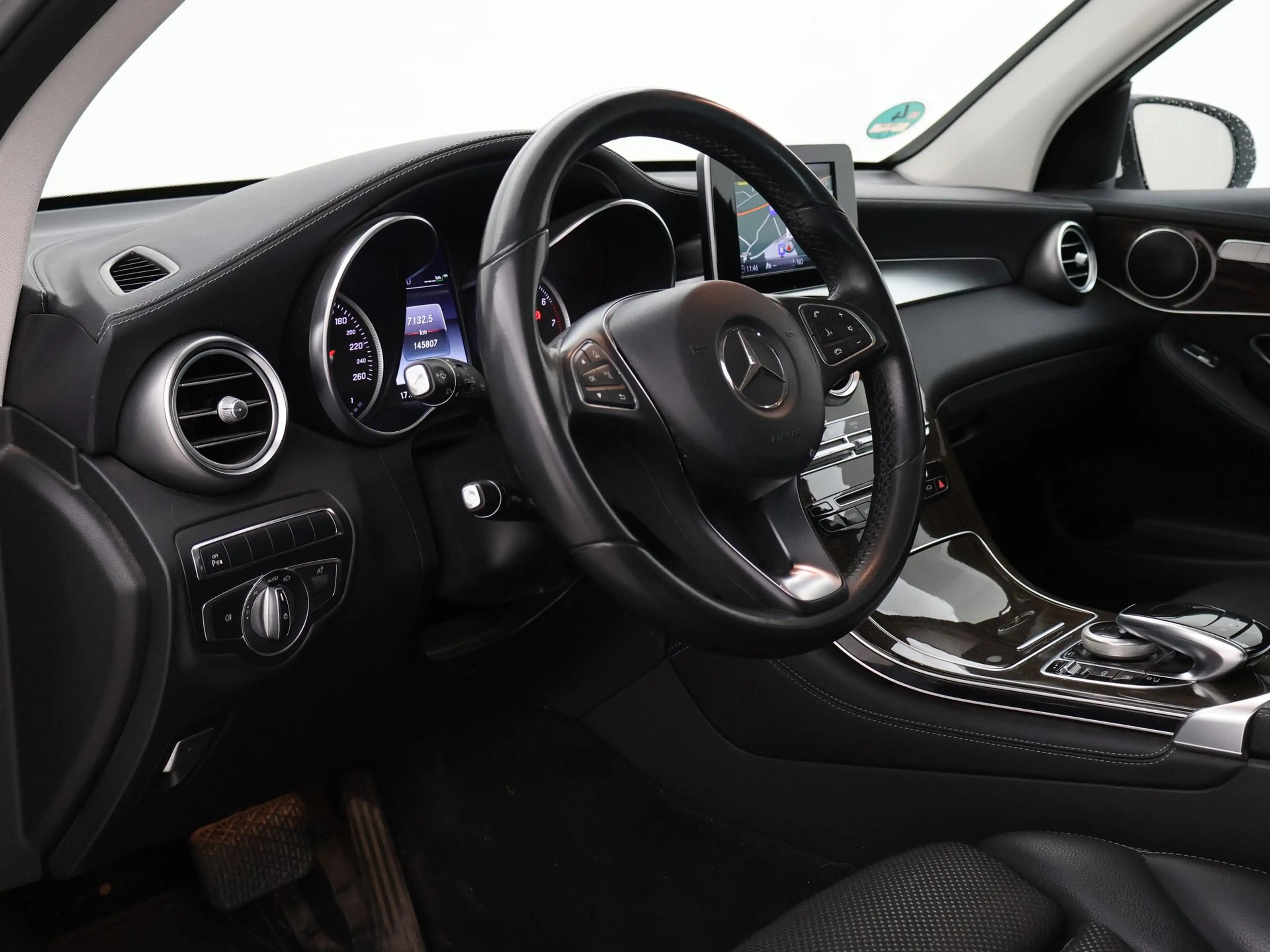 Mercedes-Benz GLC 350 350e 4MATIC PLUG-IN HYBRID + TREKHAAK | PANORAMA | — photo 35