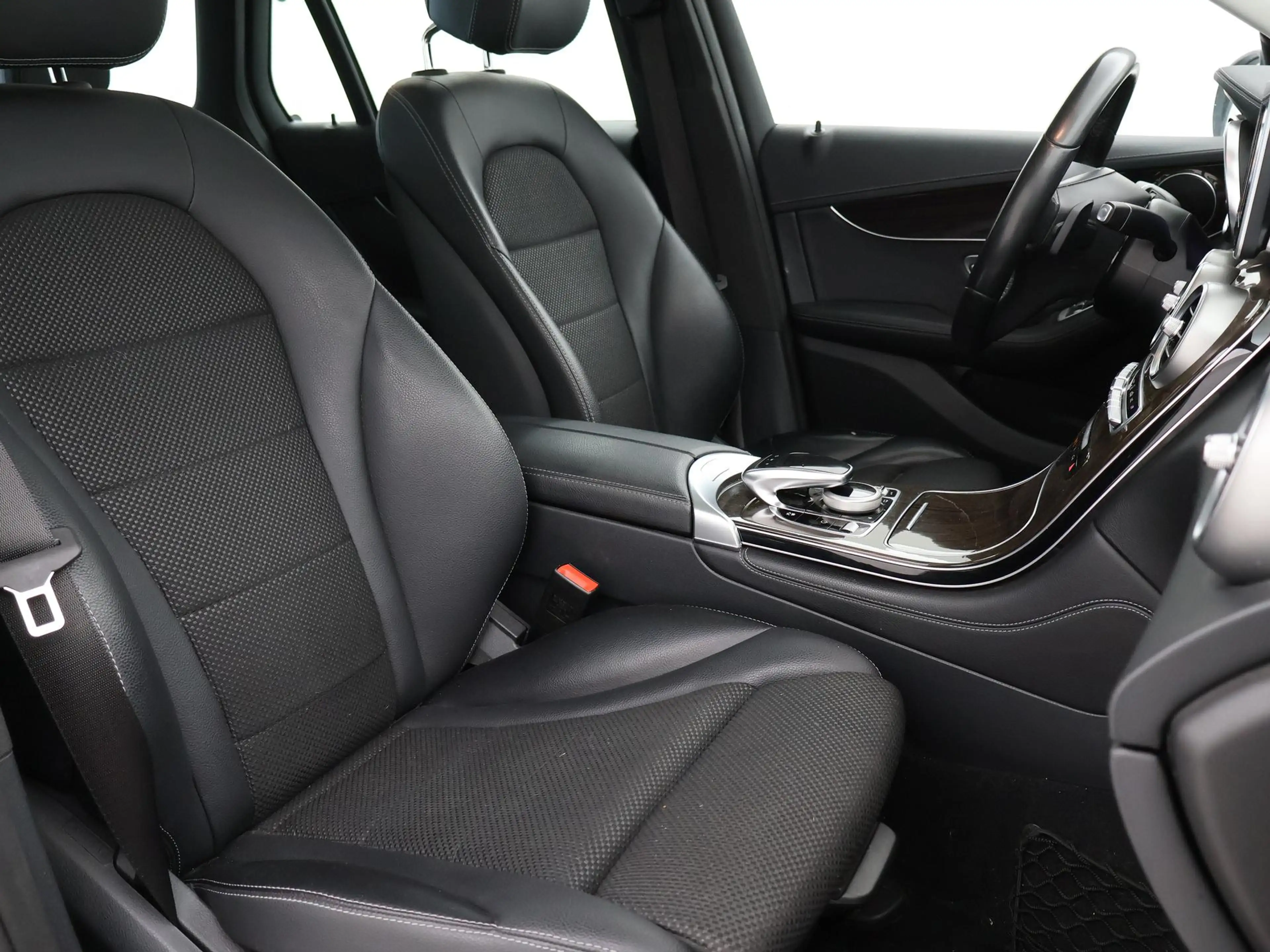 Mercedes-Benz GLC 350 350e 4MATIC PLUG-IN HYBRID + TREKHAAK | PANORAMA | — photo 36