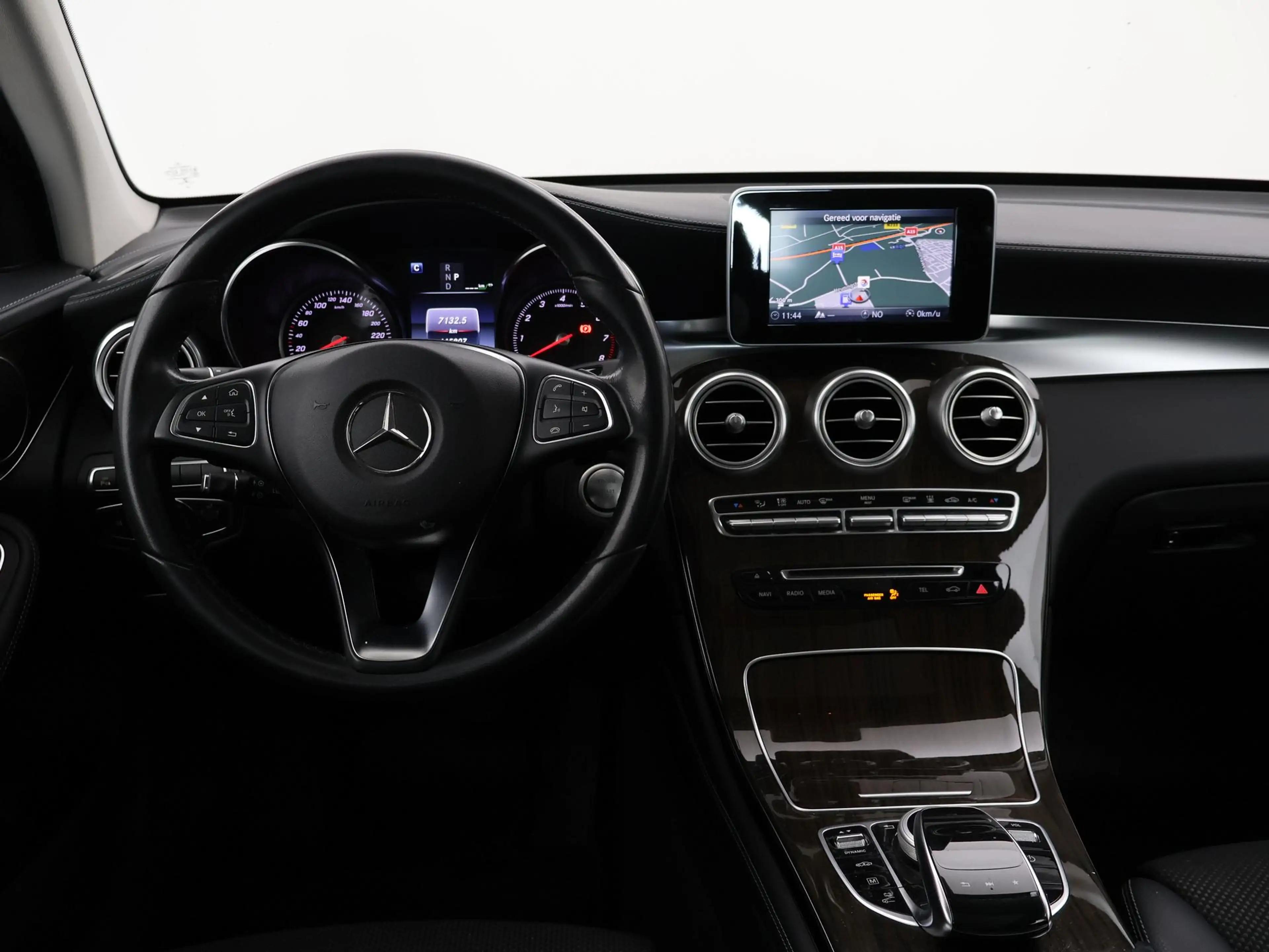 Mercedes-Benz GLC 350 350e 4MATIC PLUG-IN HYBRID + TREKHAAK | PANORAMA | — photo 3