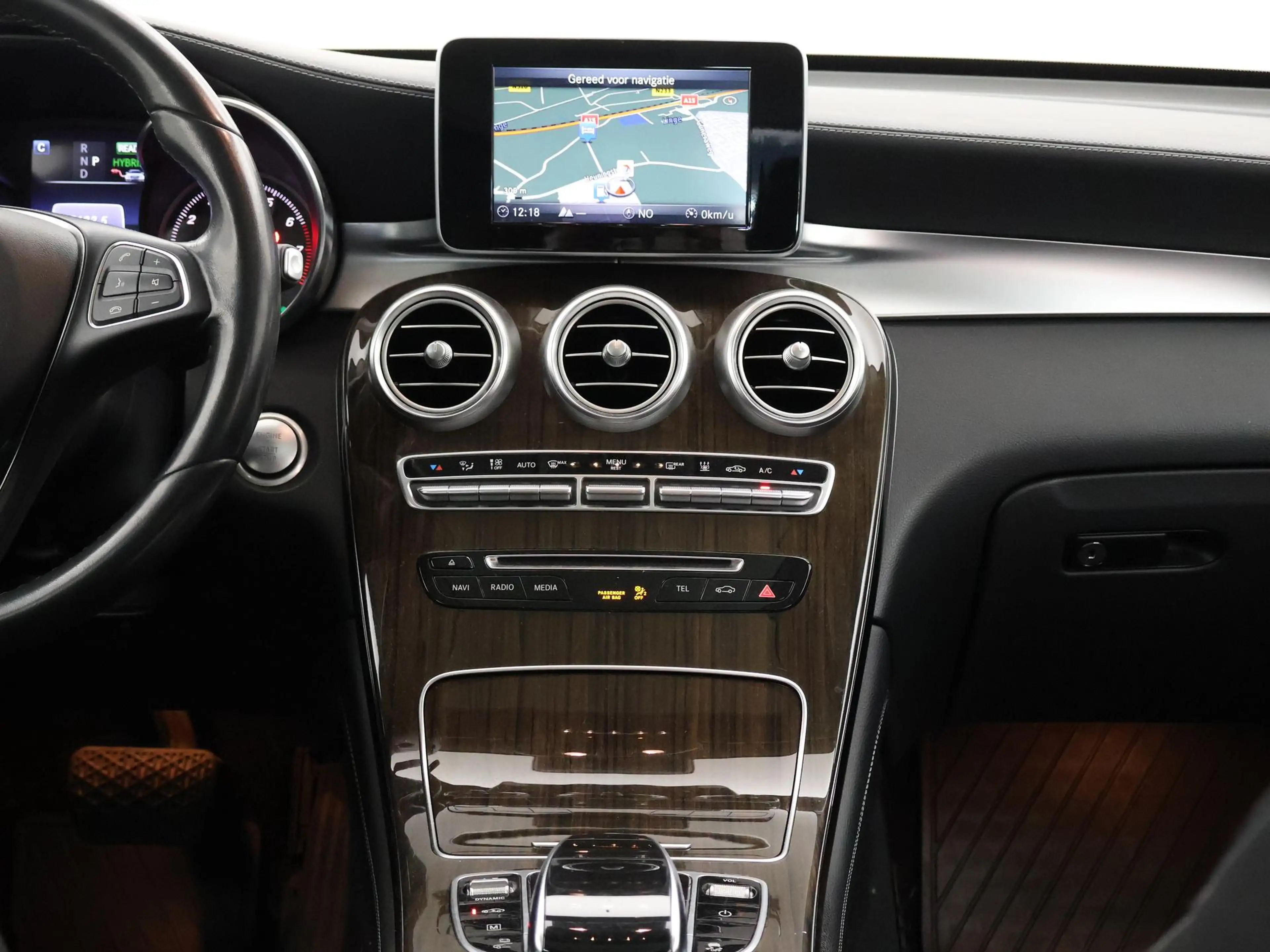 Mercedes-Benz GLC 350 350e 4MATIC PLUG-IN HYBRID + TREKHAAK | PANORAMA | — photo 28