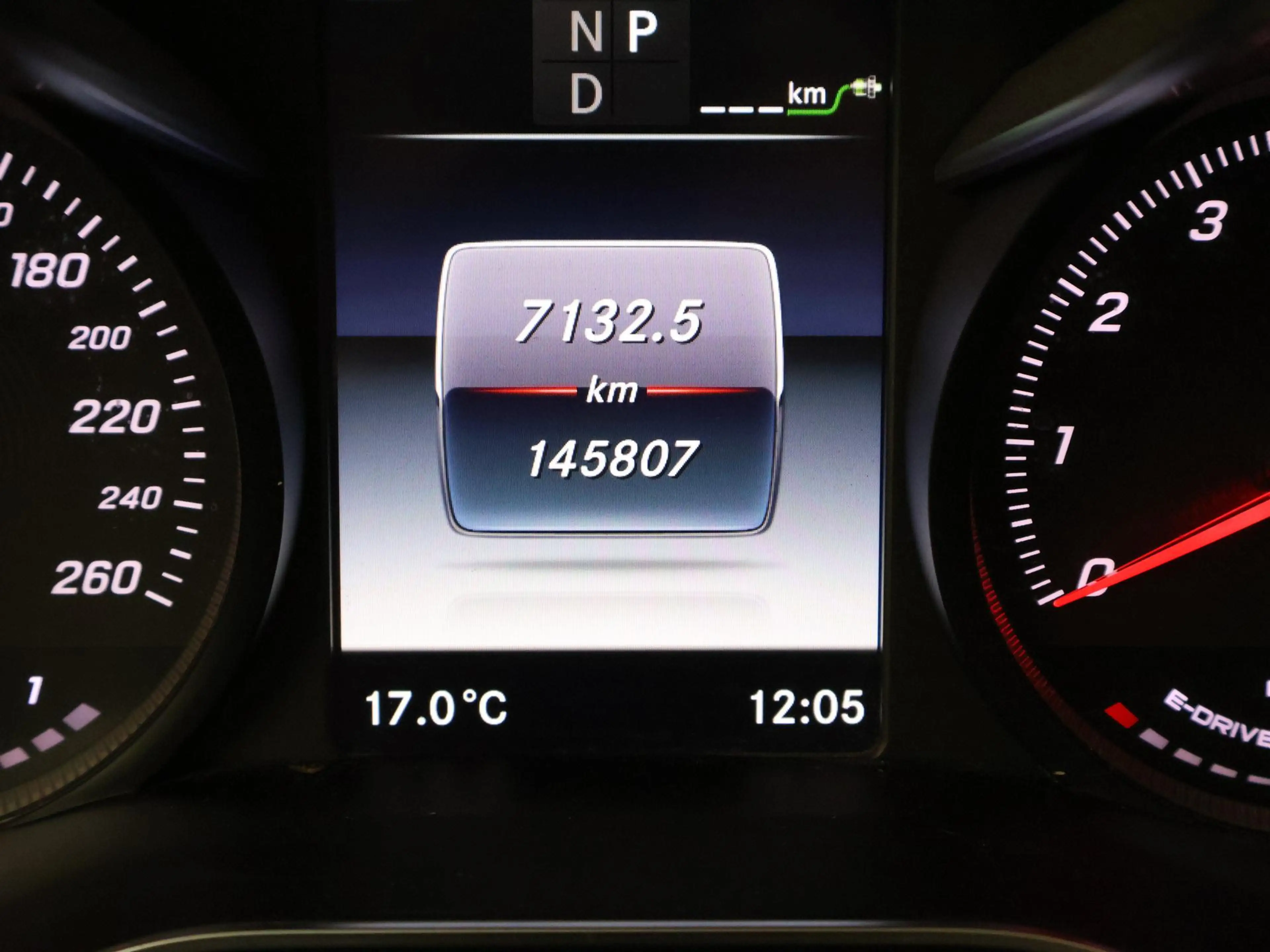 Mercedes-Benz GLC 350 350e 4MATIC PLUG-IN HYBRID + TREKHAAK | PANORAMA | — photo 24