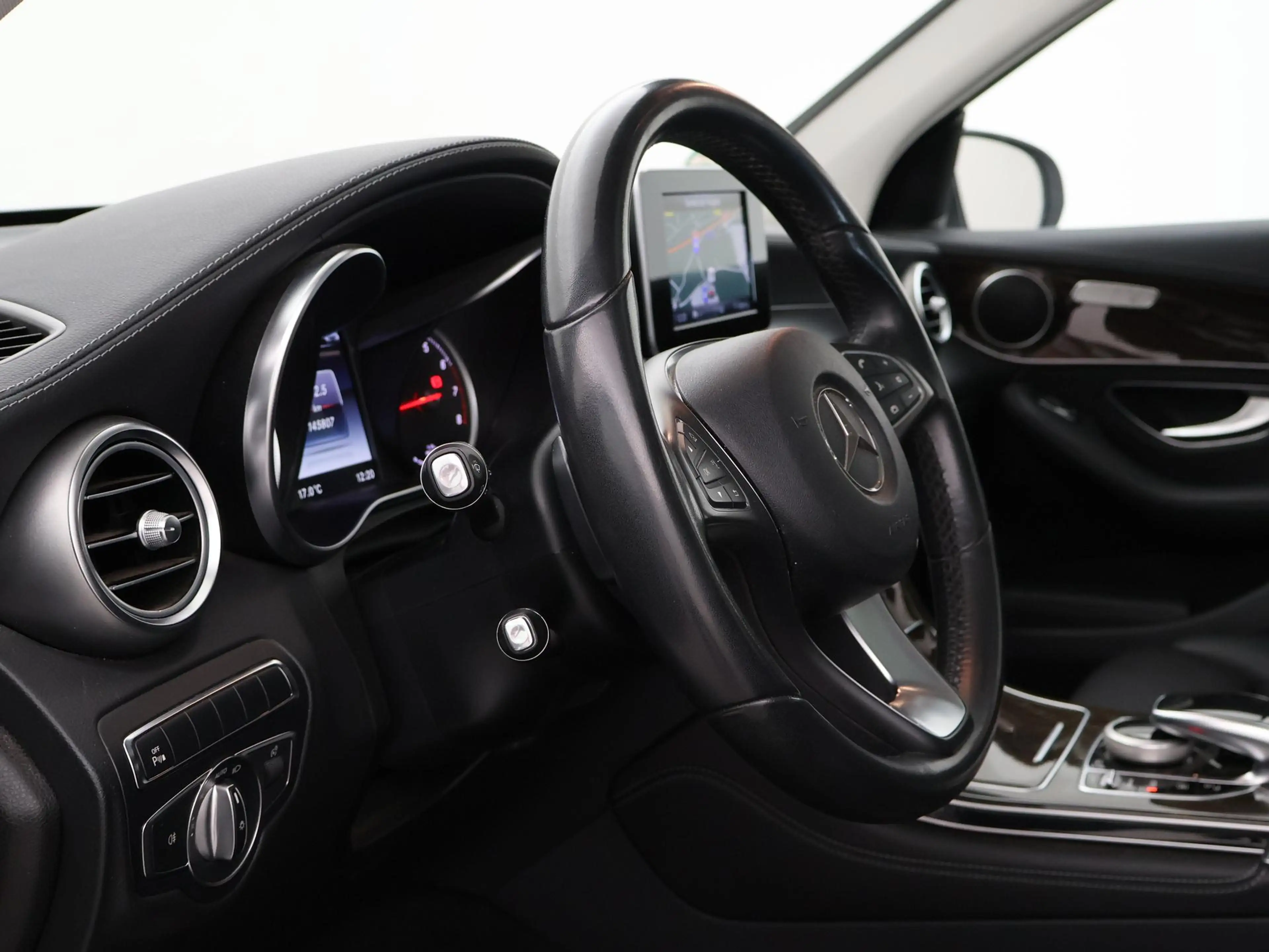 Mercedes-Benz GLC 350 350e 4MATIC PLUG-IN HYBRID + TREKHAAK | PANORAMA | — photo 27