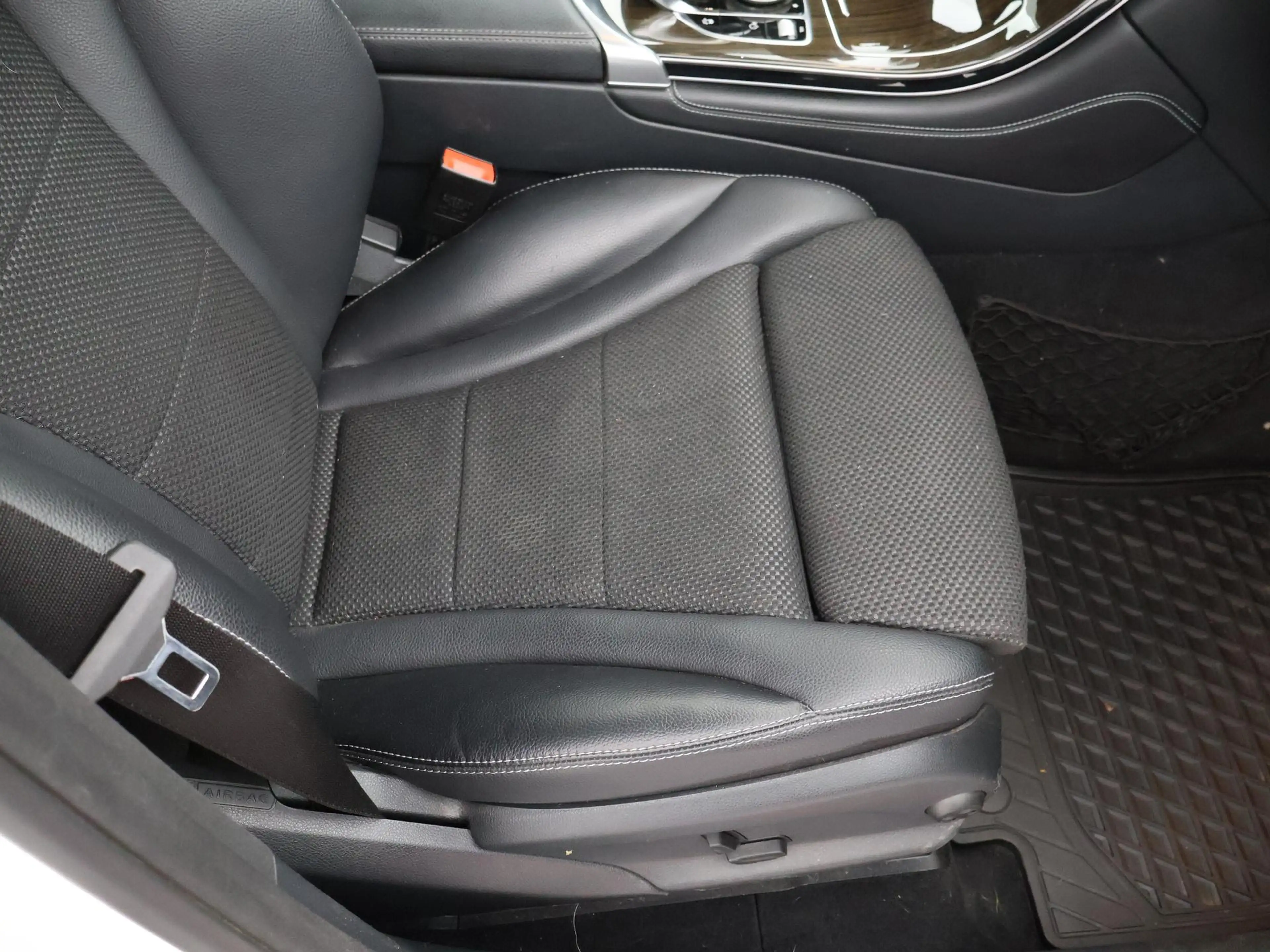 Mercedes-Benz GLC 350 350e 4MATIC PLUG-IN HYBRID + TREKHAAK | PANORAMA | — photo 26